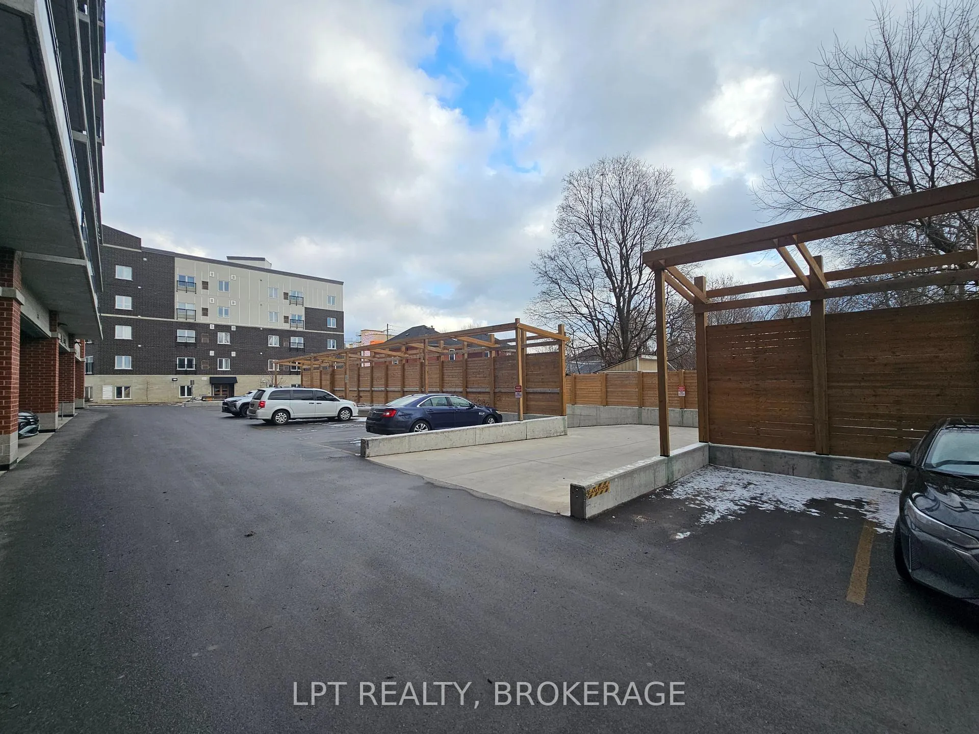 Photo 16 of Unit 809, 652 Princess Street, Kingston, Central City East — HOMEH
