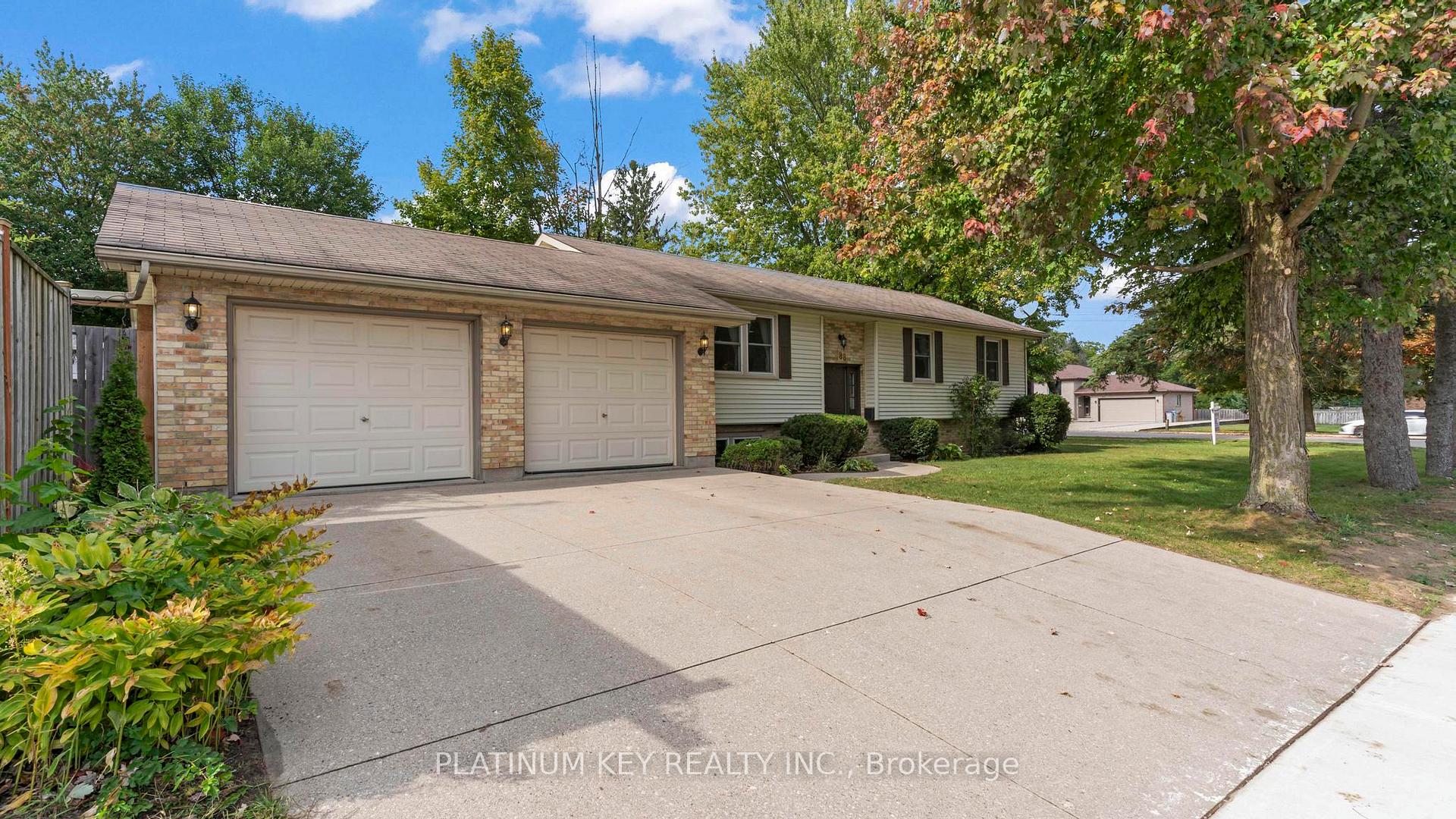 Photo 1 of 688 John Street, Strathroy-Caradoc, Mount Brydges — HOMEH