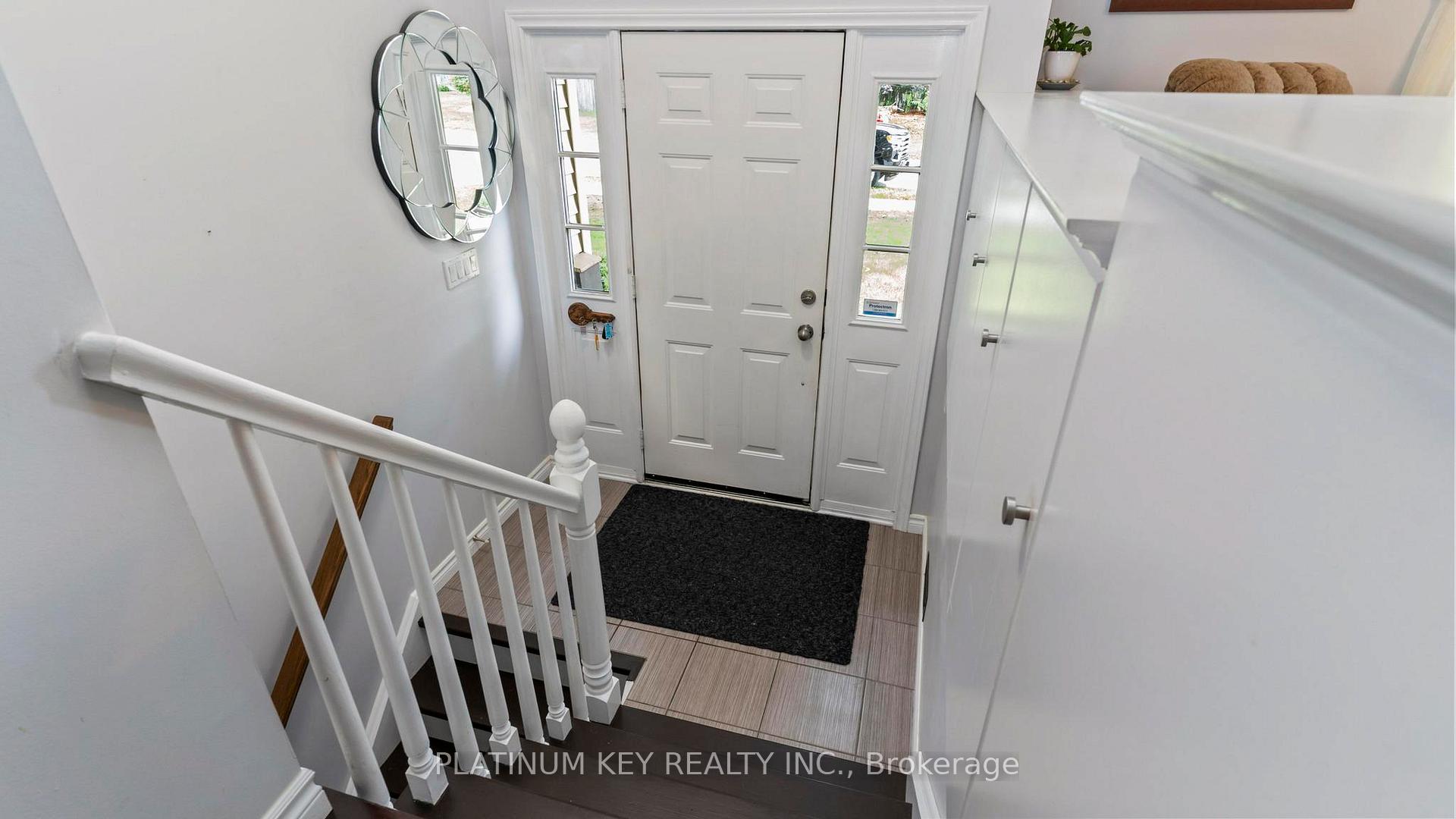 Photo 4 of 688 John Street, Strathroy-Caradoc, Mount Brydges — HOMEH