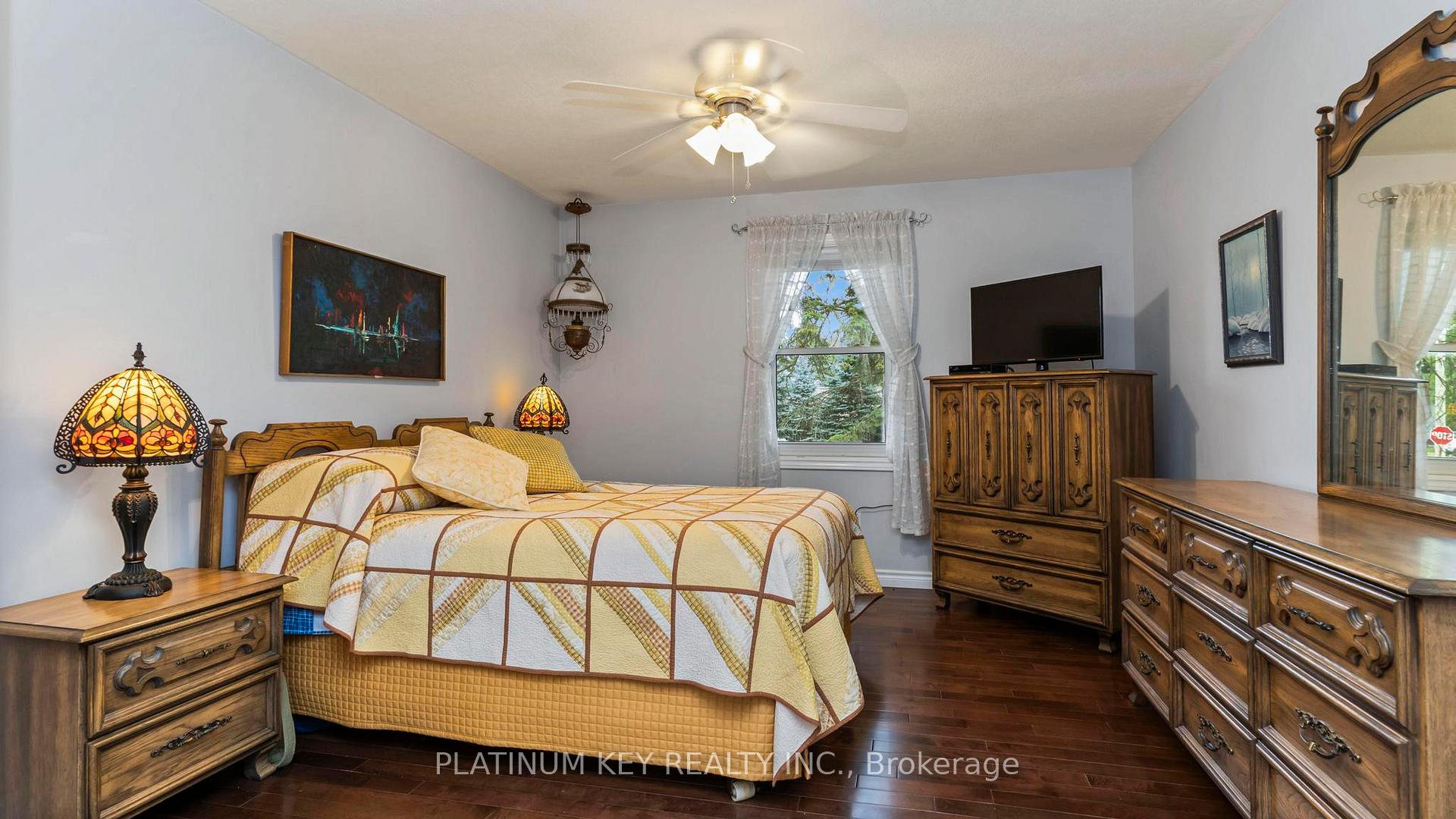 Photo 12 of 688 John Street, Strathroy-Caradoc, Mount Brydges — HOMEH