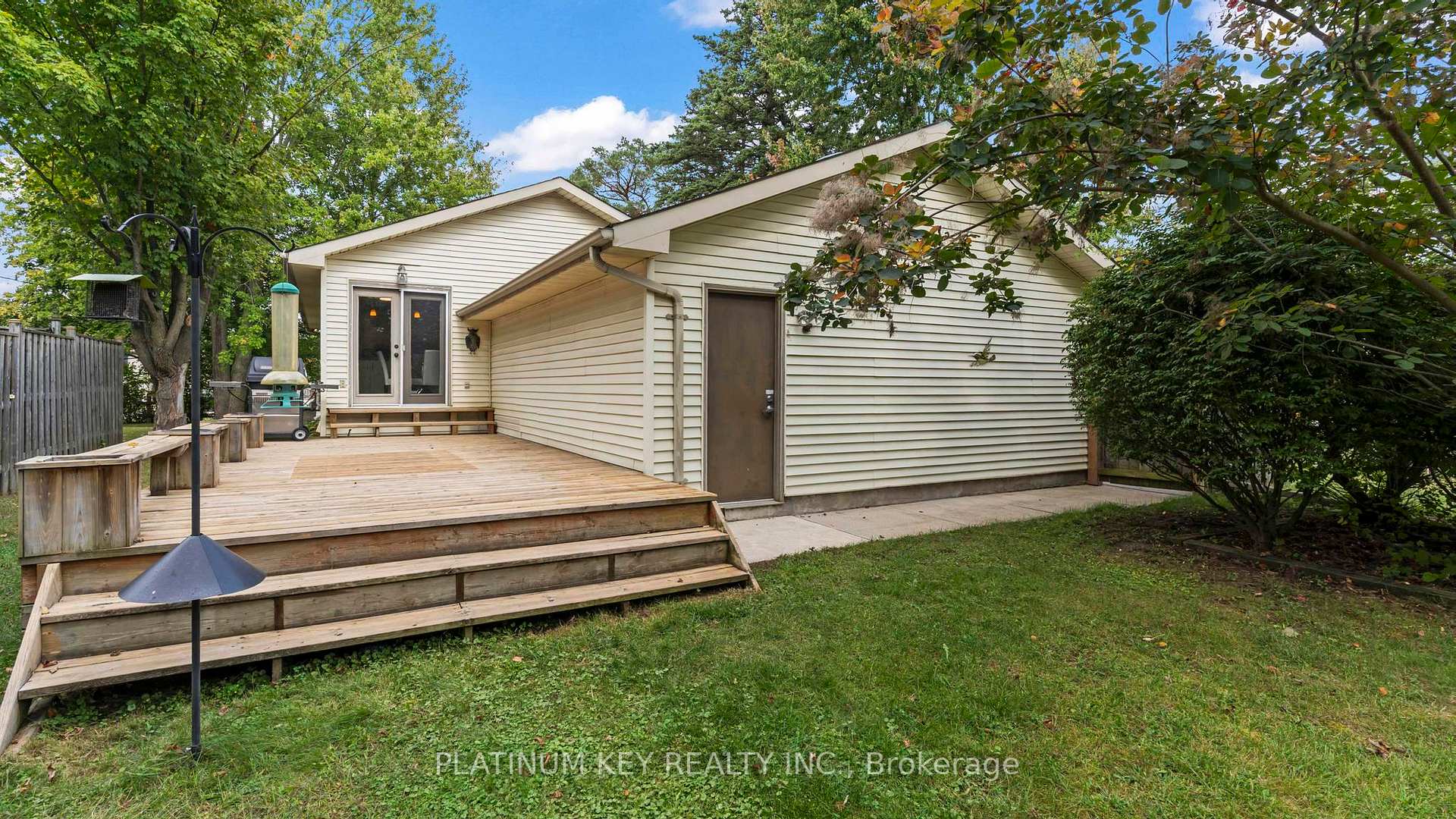 Photo 23 of 688 John Street, Strathroy-Caradoc, Mount Brydges — HOMEH
