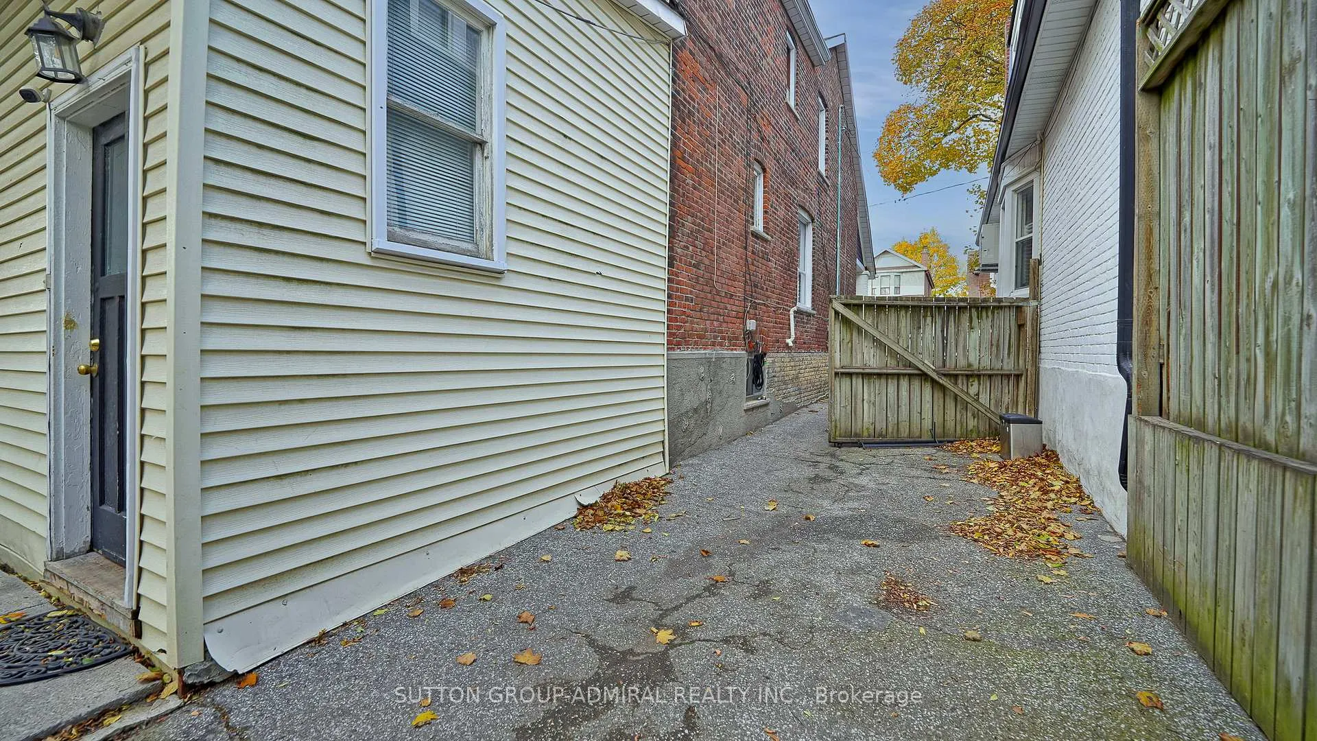 Photo 8 of 7 Harris Avenue, Toronto, East End-Danforth — HOMEH