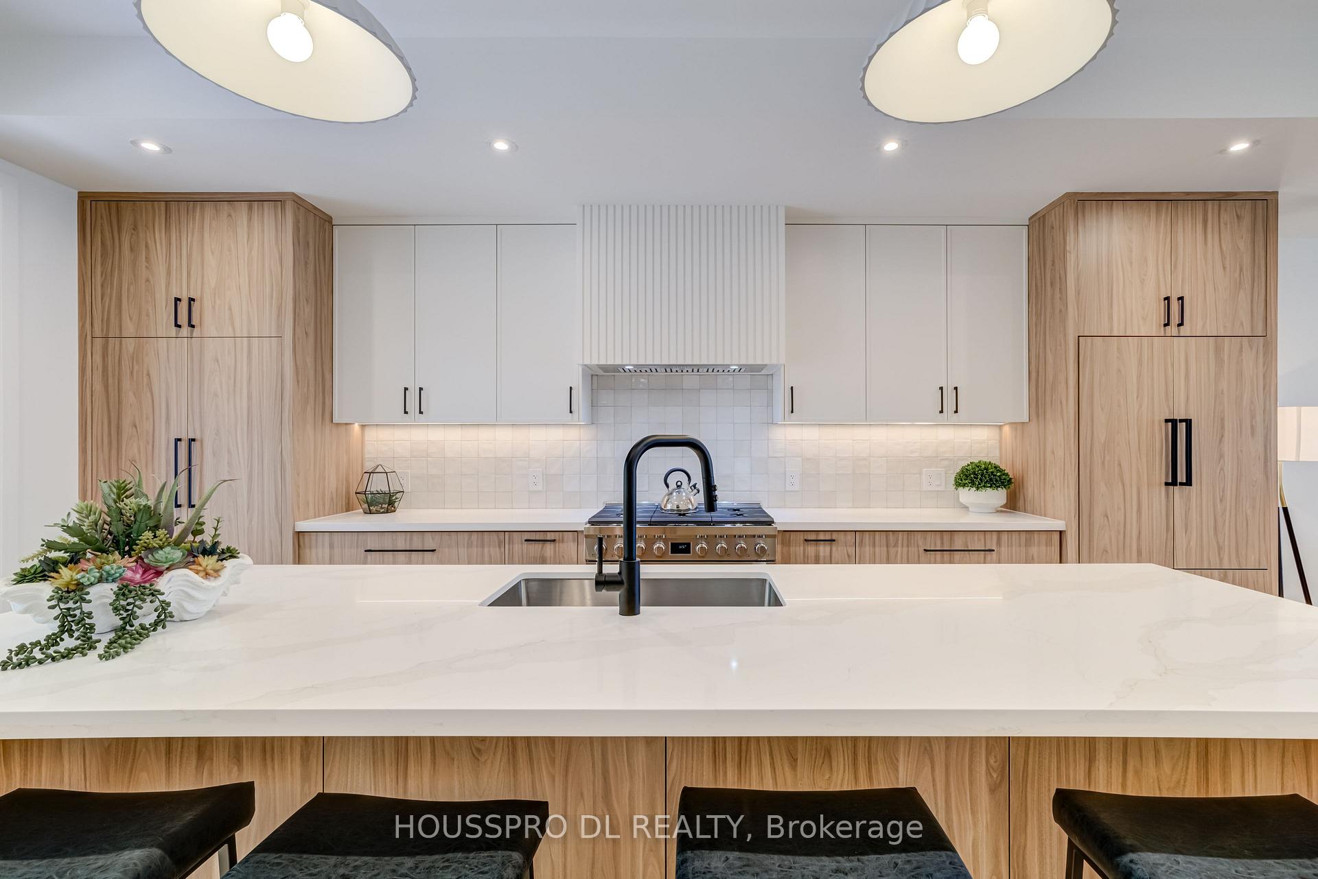 Photo 16 of 718 Hillsdale Avenue E, Toronto, Mount Pleasant East — HOMEH