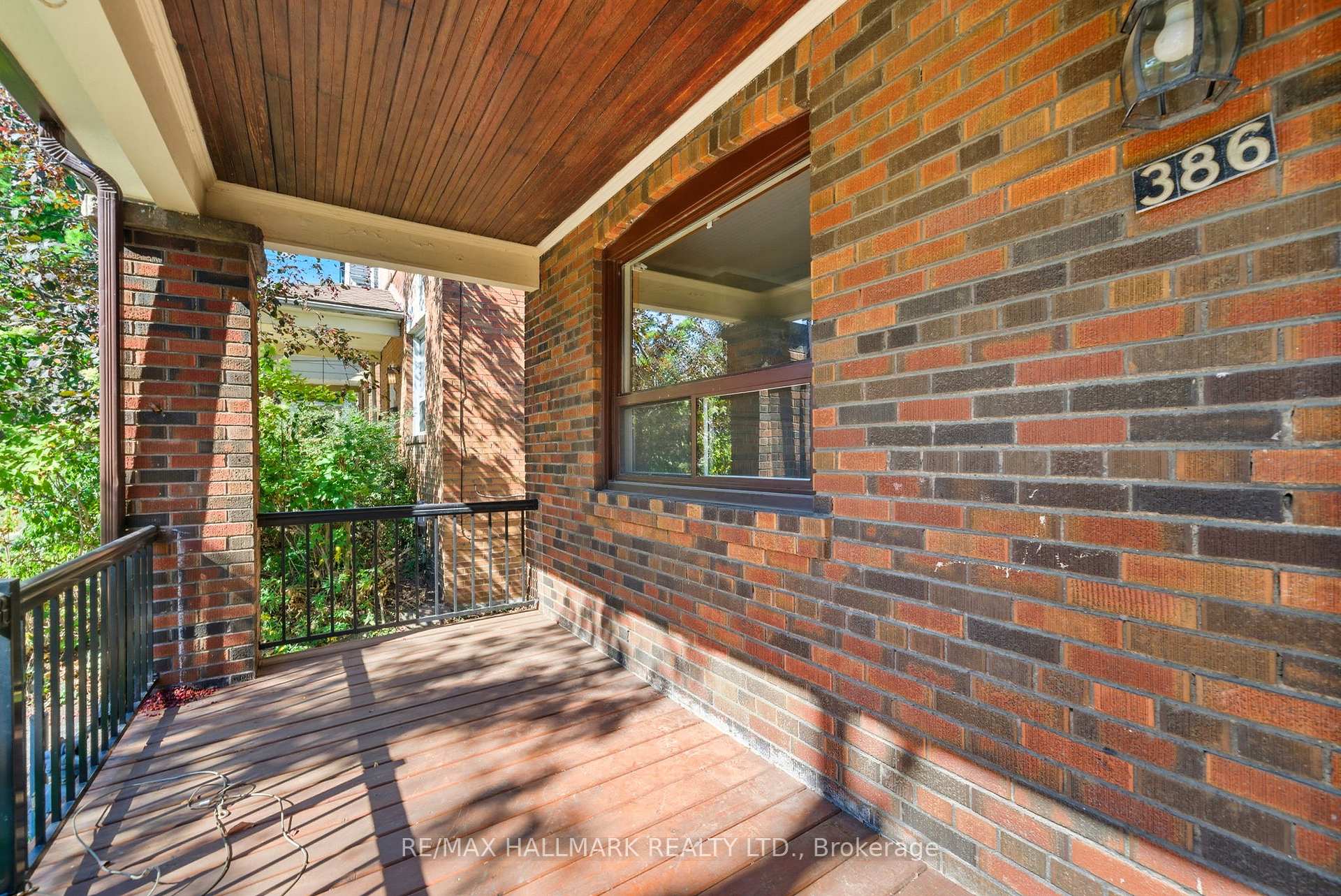 Photo 4 of 386 Belsize Drive, Toronto, Mount Pleasant East — HOMEH