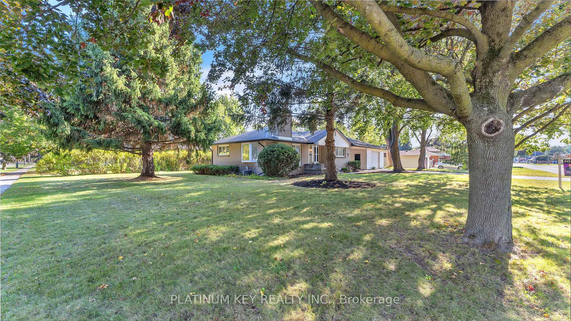 Photo 2 of 112 Ontario Street, Strathroy-Caradoc, SW — HOMEH