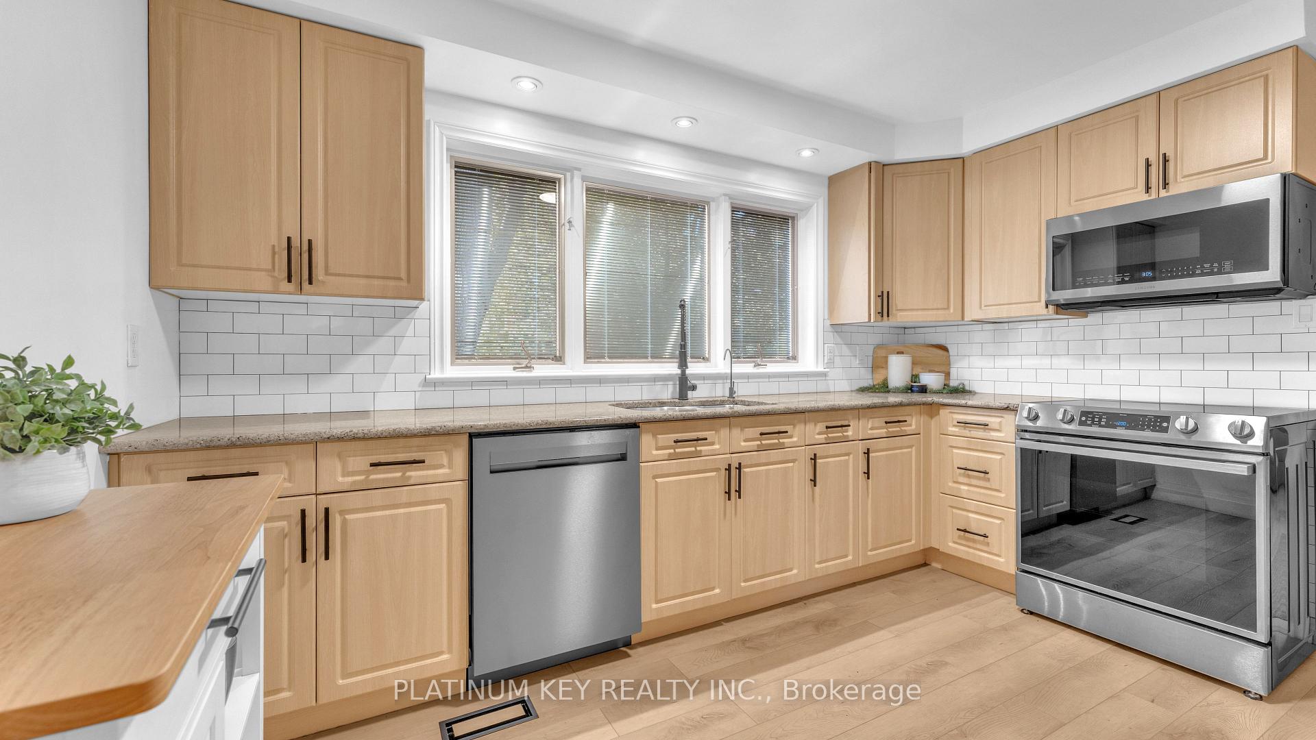 Photo 10 of 112 Ontario Street, Strathroy-Caradoc, SW — HOMEH