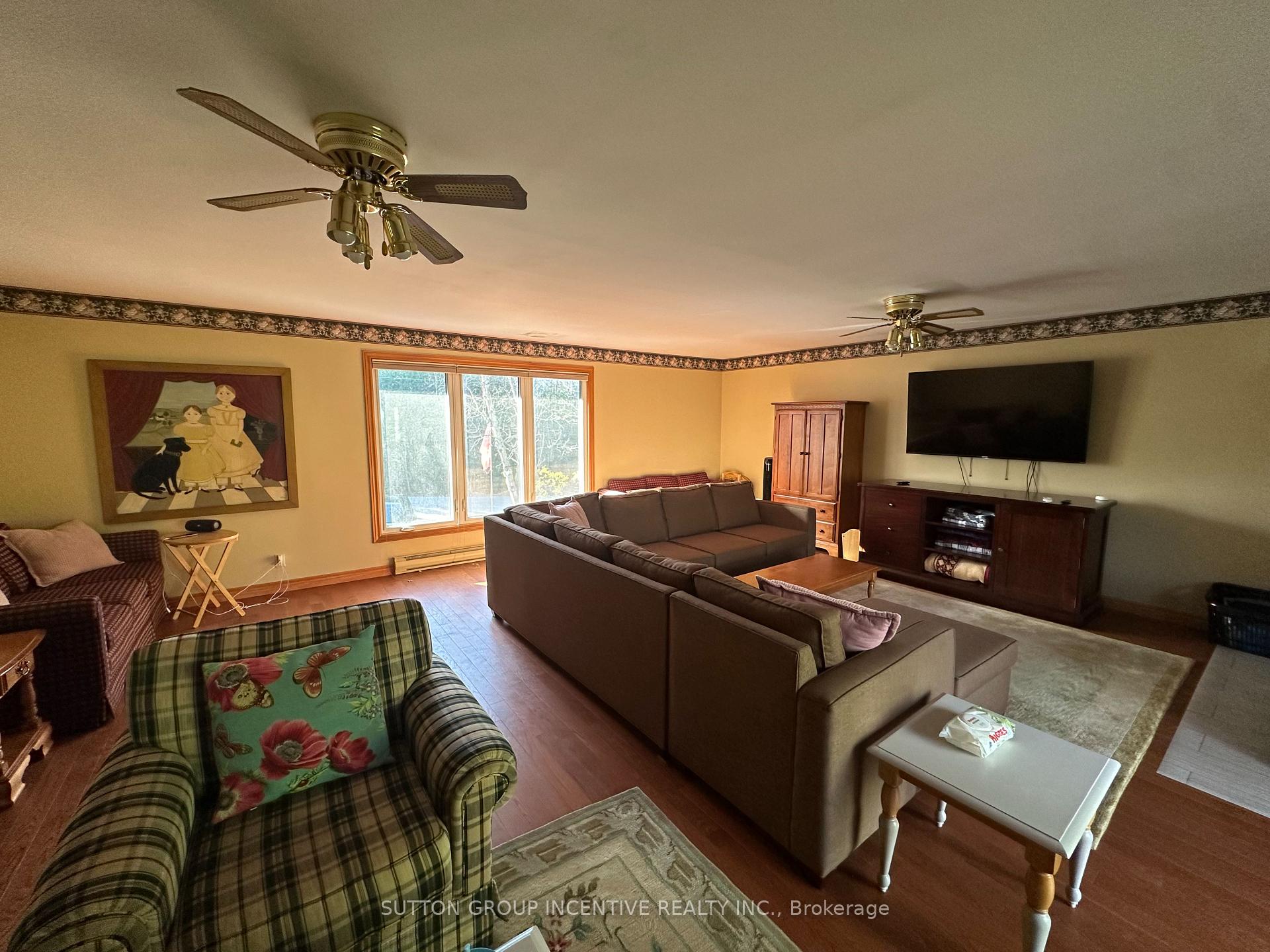 Photo 6 of 21 Coppercliff Crescent, Tiny, Rural Tiny — HOMEH