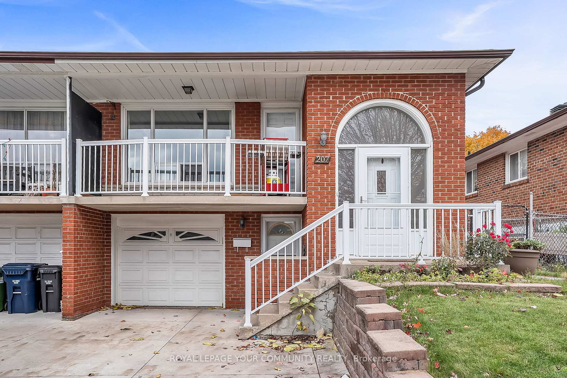 Front of 207 Fairglen Avenue
