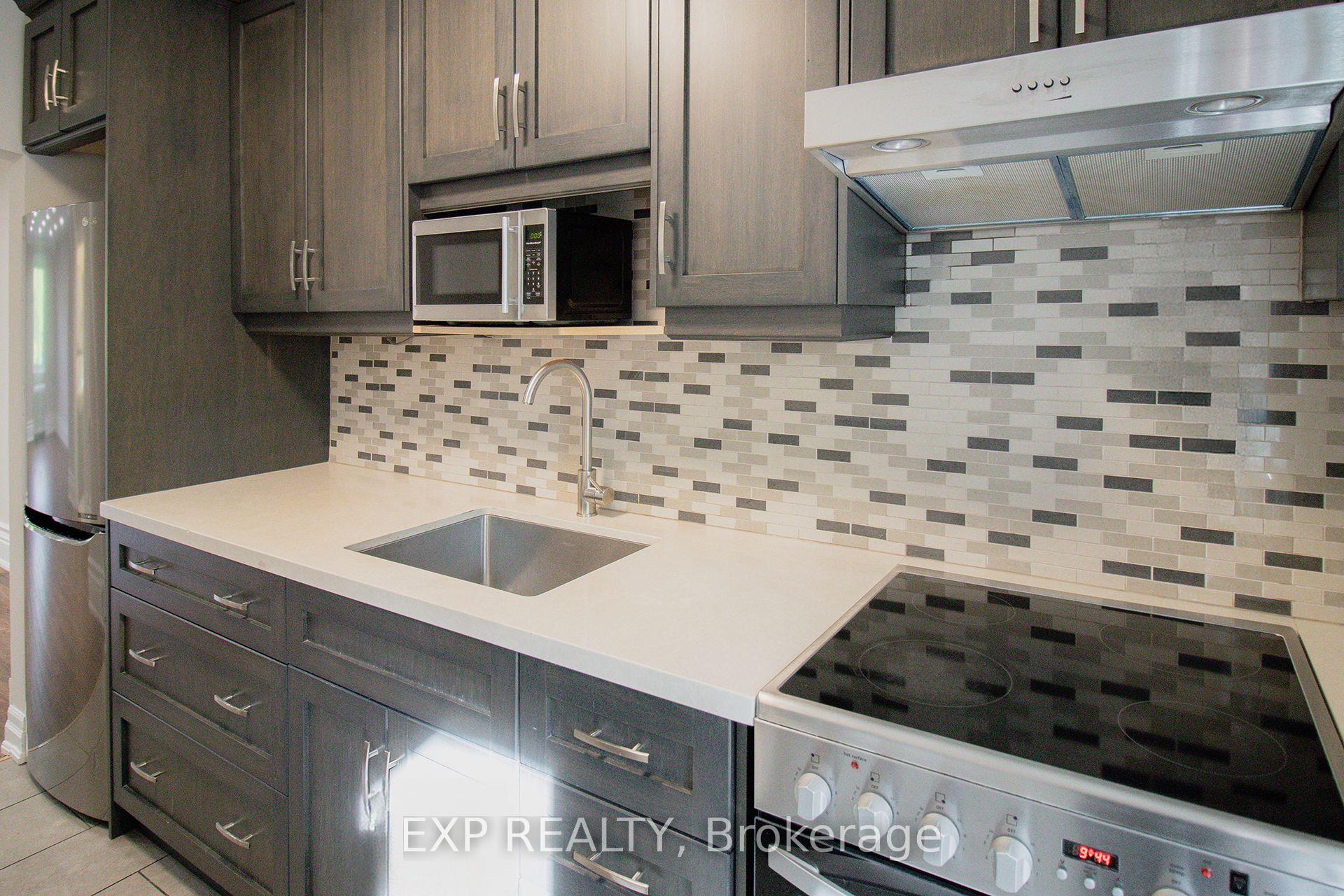 Photo 8 of Unit 2B, 875 Millwood Road, Toronto, Leaside — HOMEH