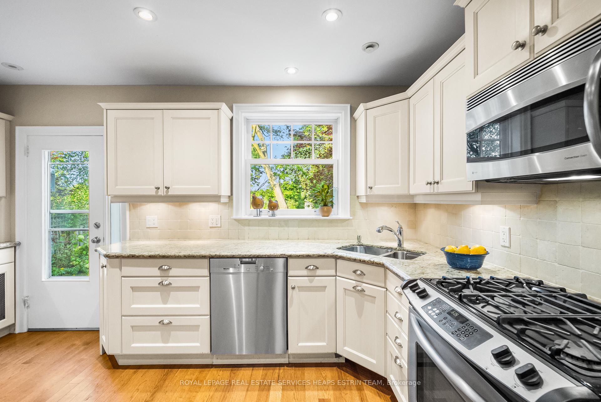 Photo 12 of 57 Fleming Crescent, Toronto, Leaside — HOMEH