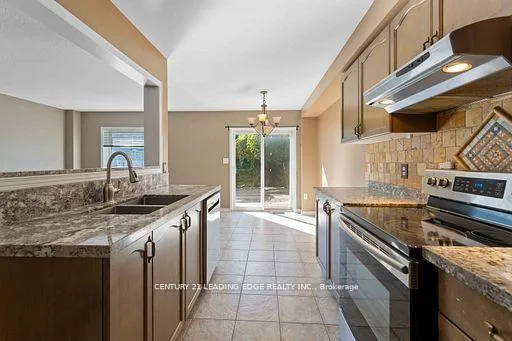 Photo 8 of 24 Whitefish Crescent, Hamilton, Lakeshore — HOMEH