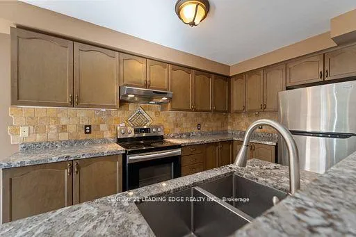 Photo 9 of 24 Whitefish Crescent, Hamilton, Lakeshore — HOMEH