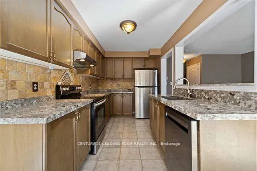Photo 10 of 24 Whitefish Crescent, Hamilton, Lakeshore — HOMEH