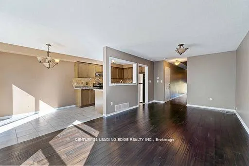 Photo 11 of 24 Whitefish Crescent, Hamilton, Lakeshore — HOMEH