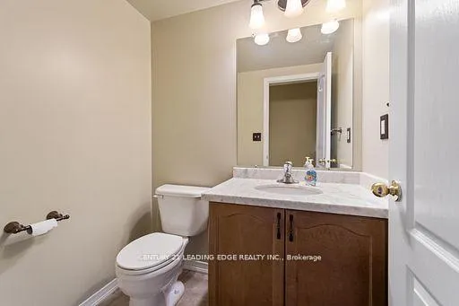 Photo 15 of 24 Whitefish Crescent, Hamilton, Lakeshore — HOMEH