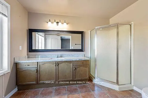 Photo 22 of 24 Whitefish Crescent, Hamilton, Lakeshore — HOMEH