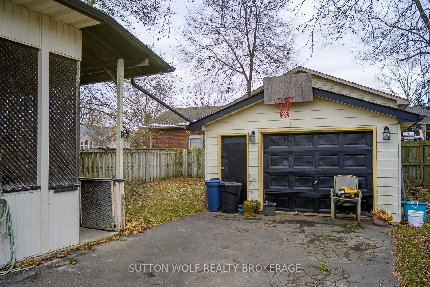 Photo 2 of 216 Spence Drive, Strathroy-Caradoc, SW — HOMEH