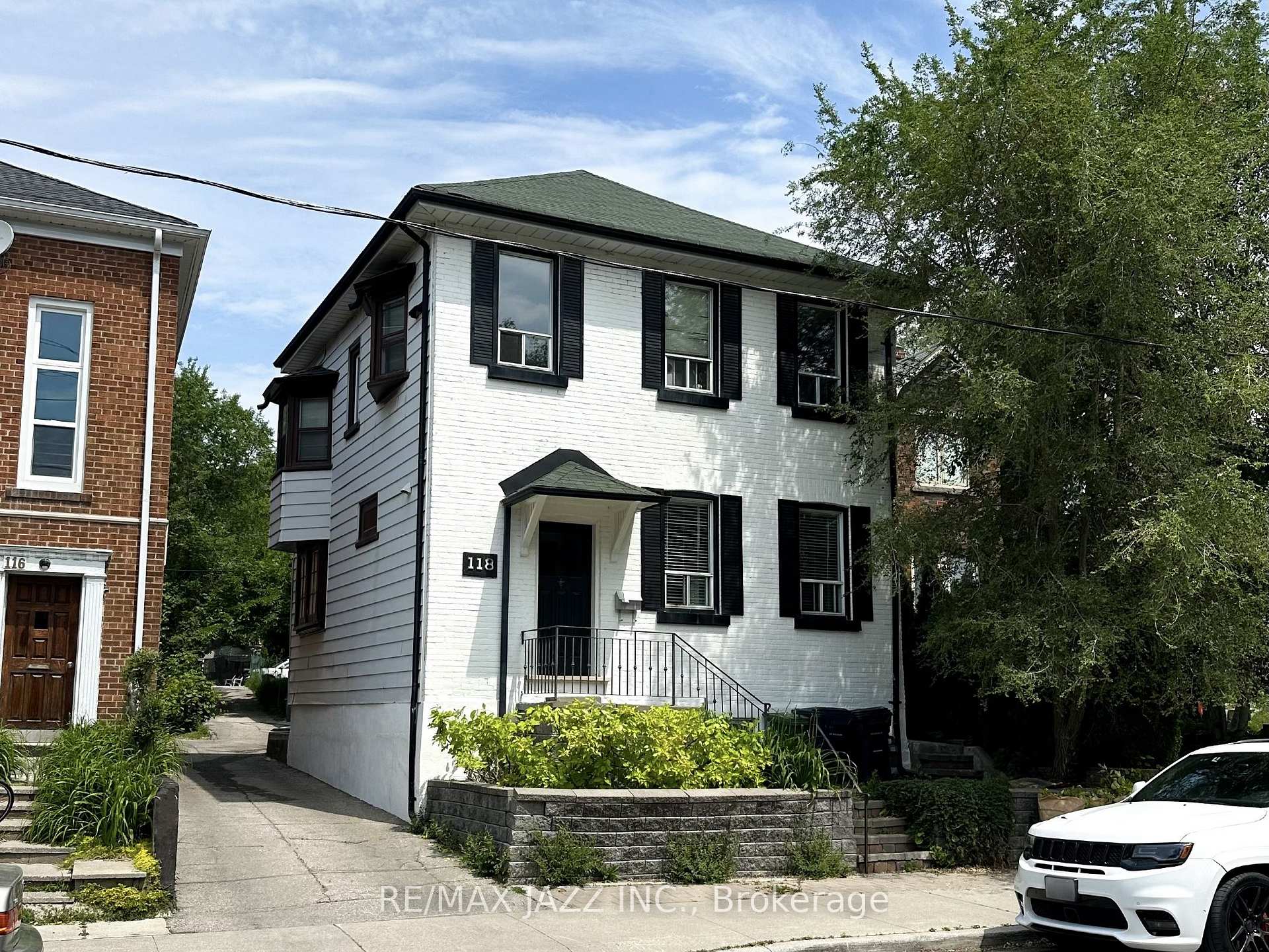 Front of Unit 4, 118 Eastwood Road