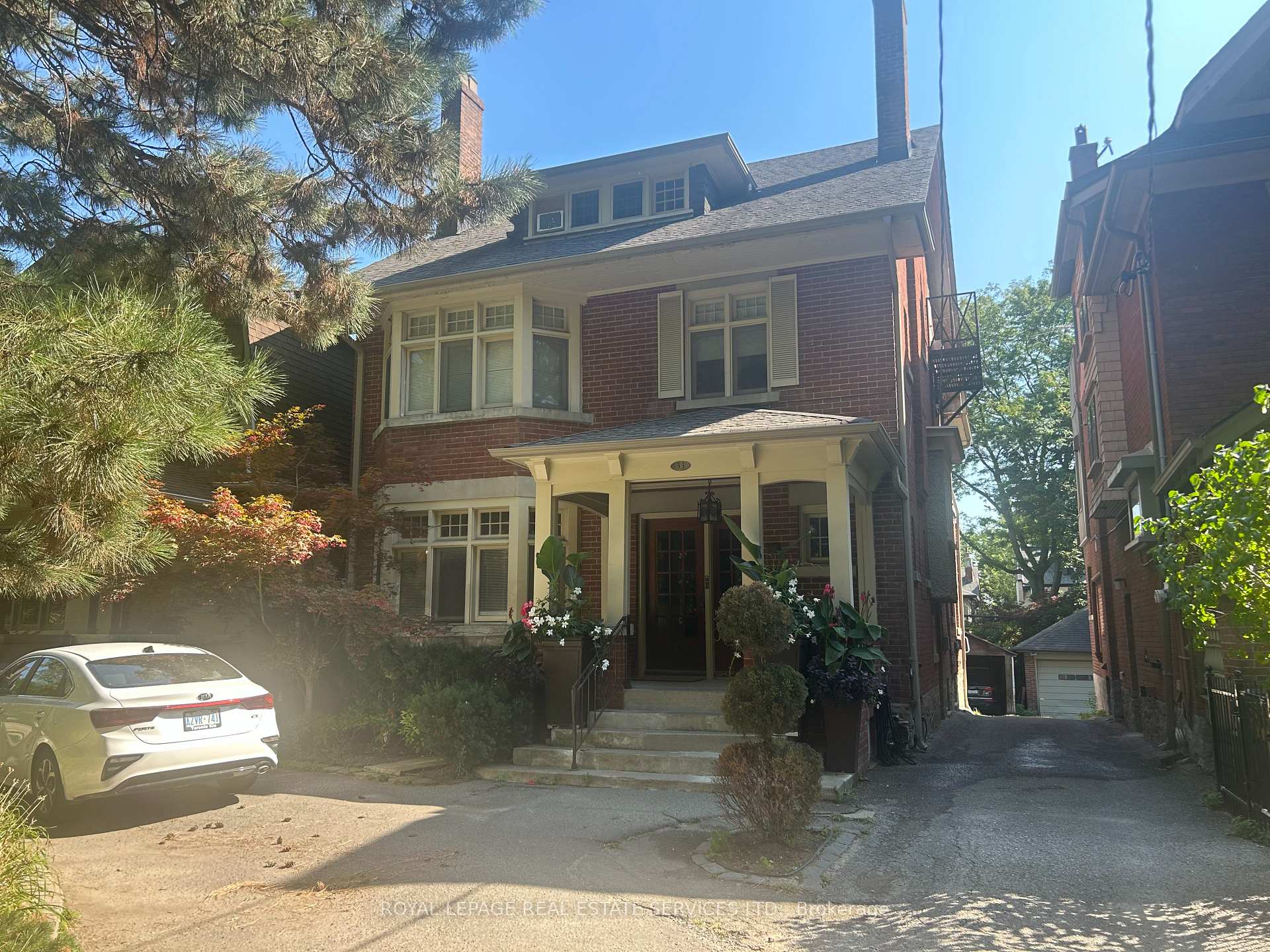 Front of Unit L, 33 Woodlawn Avenue