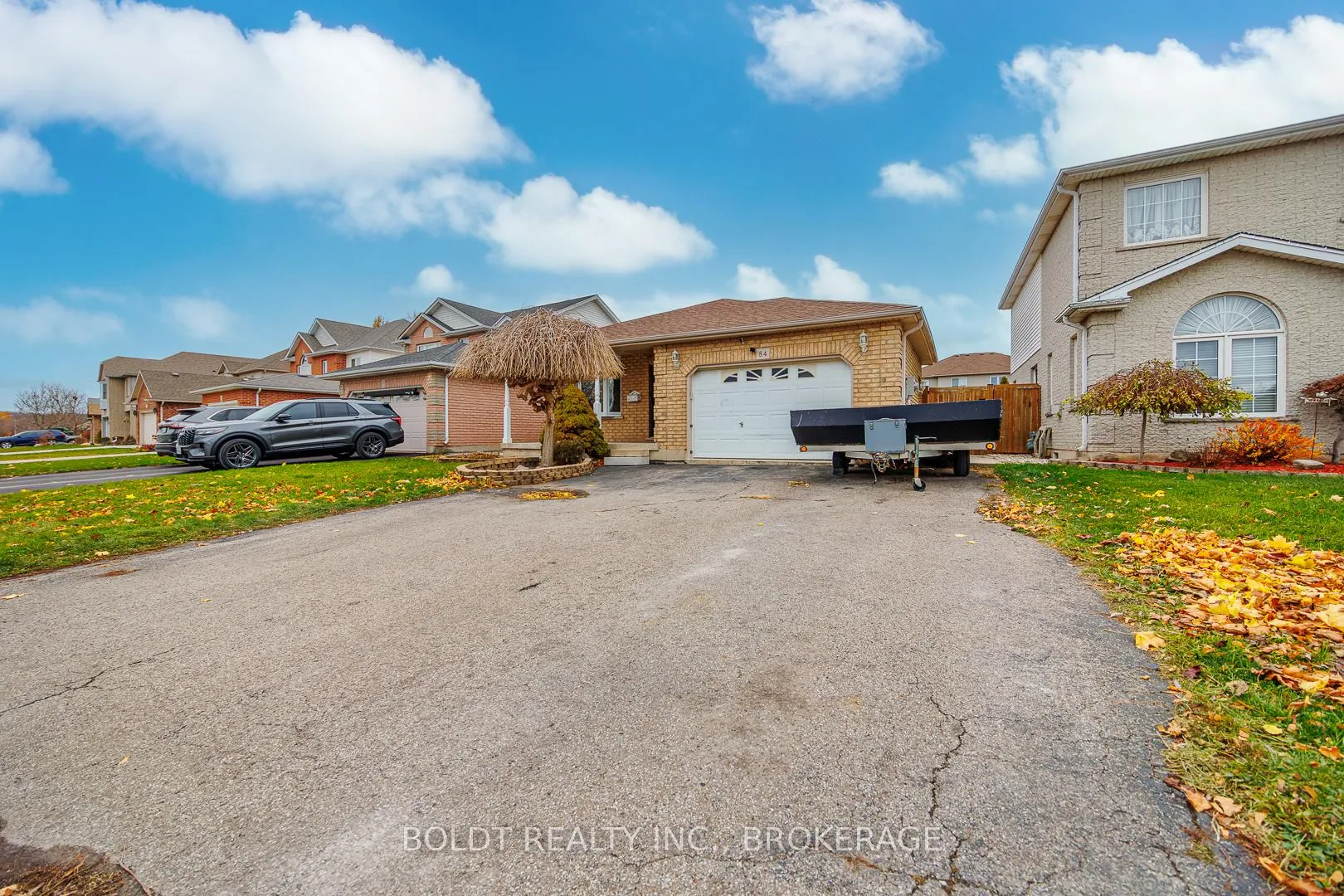 Photo 2 of 84 Confederation Avenue, Thorold, Confederation Heights — HOMEH