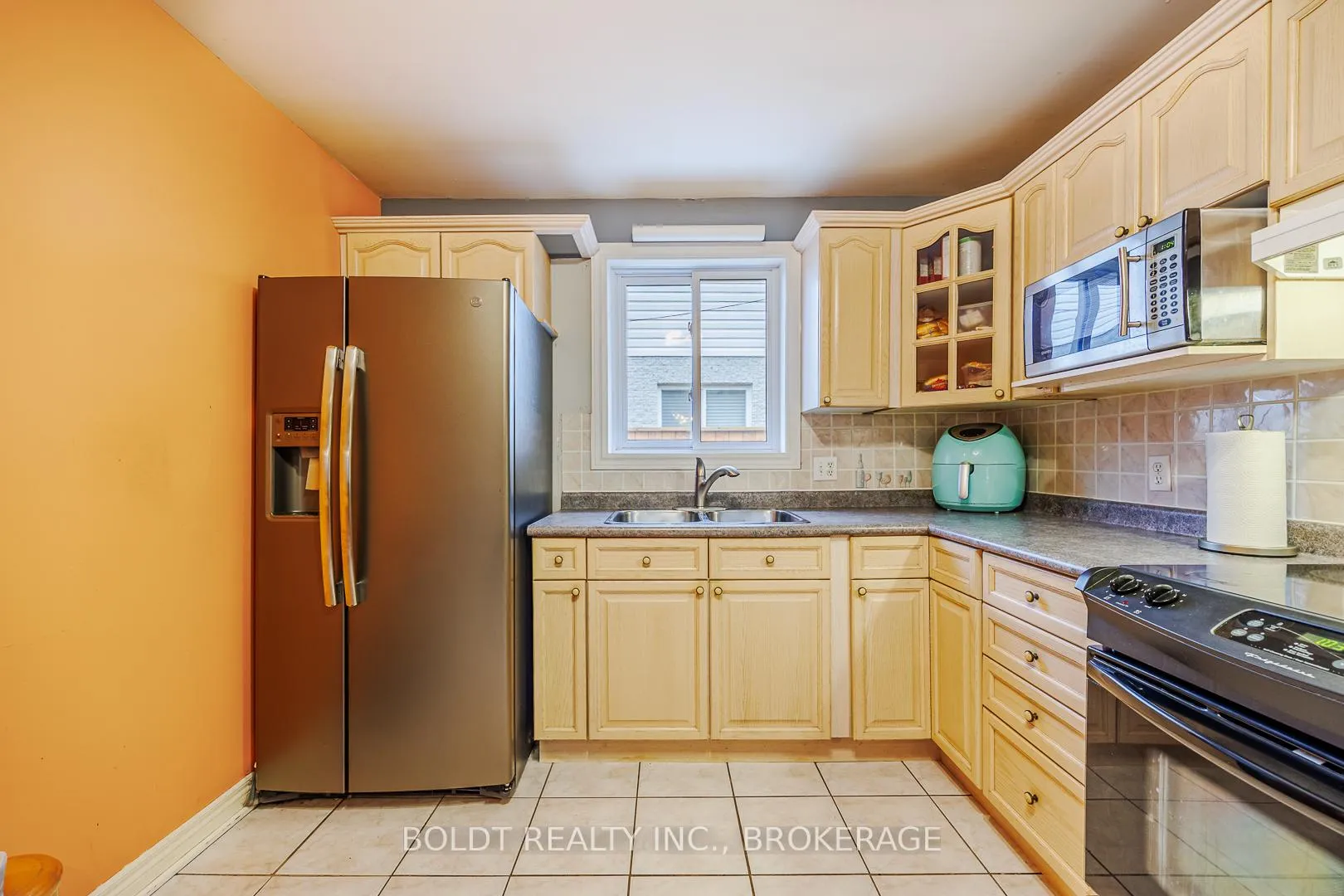 Photo 4 of 84 Confederation Avenue, Thorold, Confederation Heights — HOMEH