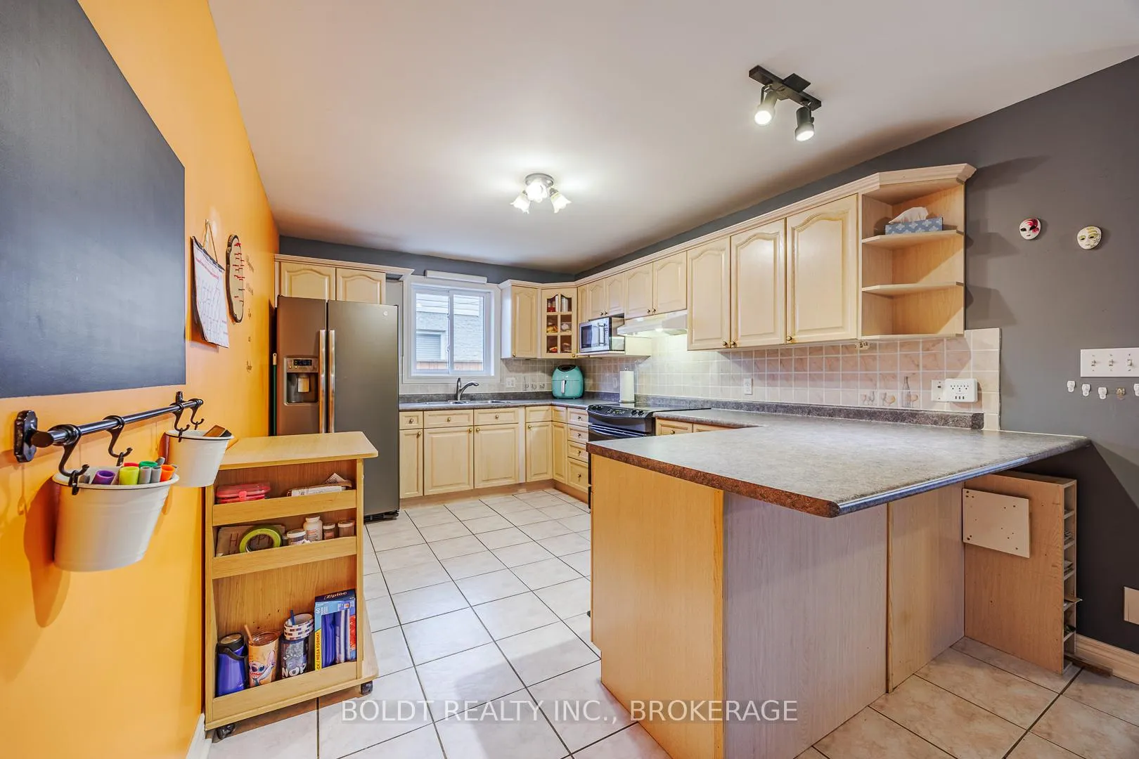 Photo 6 of 84 Confederation Avenue, Thorold, Confederation Heights — HOMEH