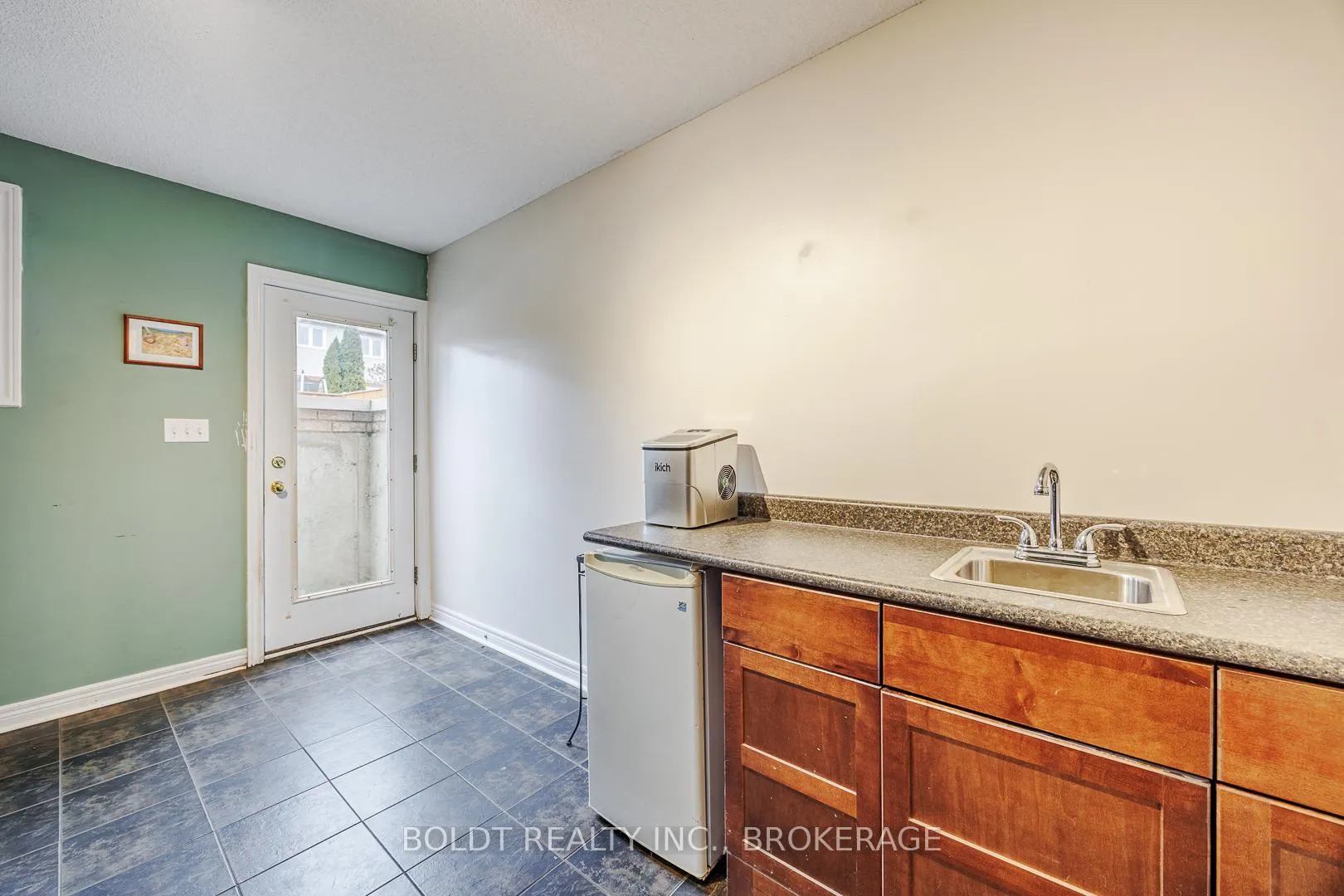 Photo 16 of 84 Confederation Avenue, Thorold, Confederation Heights — HOMEH