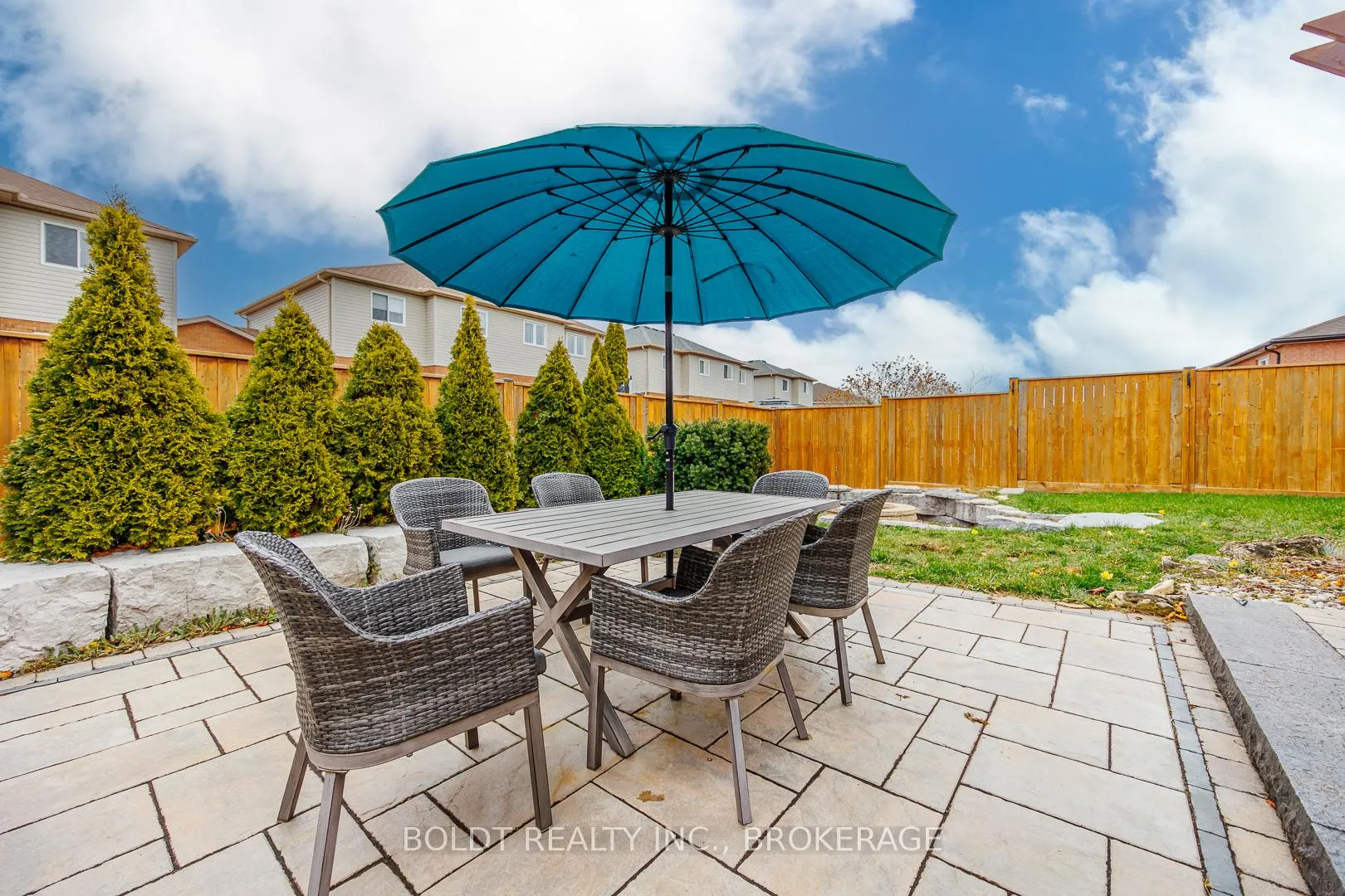 Photo 20 of 84 Confederation Avenue, Thorold, Confederation Heights — HOMEH