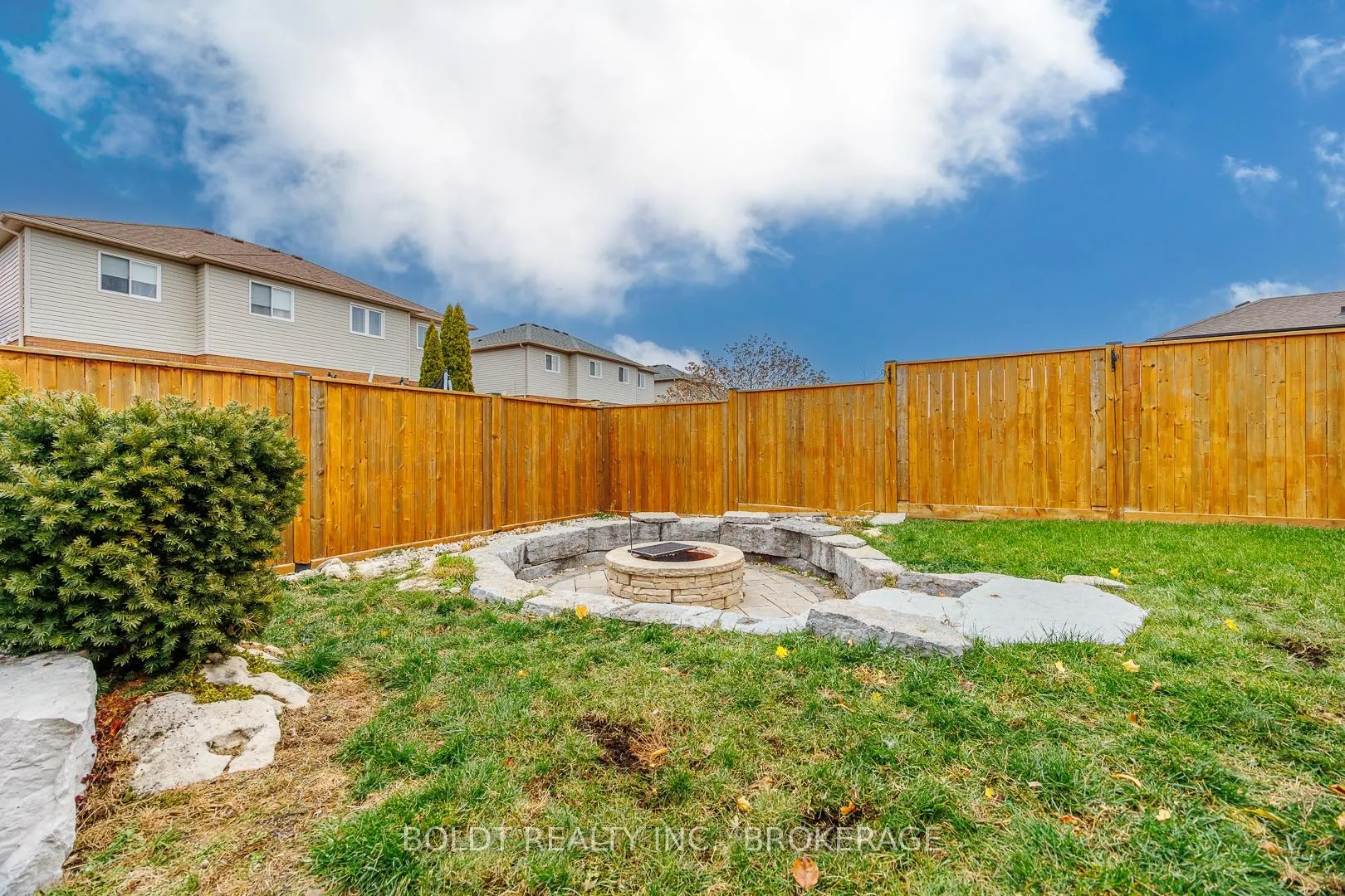 Photo 21 of 84 Confederation Avenue, Thorold, Confederation Heights — HOMEH