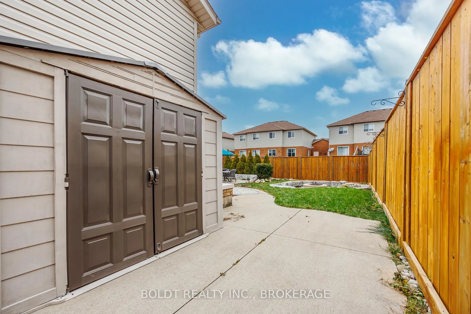 Photo 31 of 84 Confederation Avenue, Thorold, Confederation Heights — HOMEH