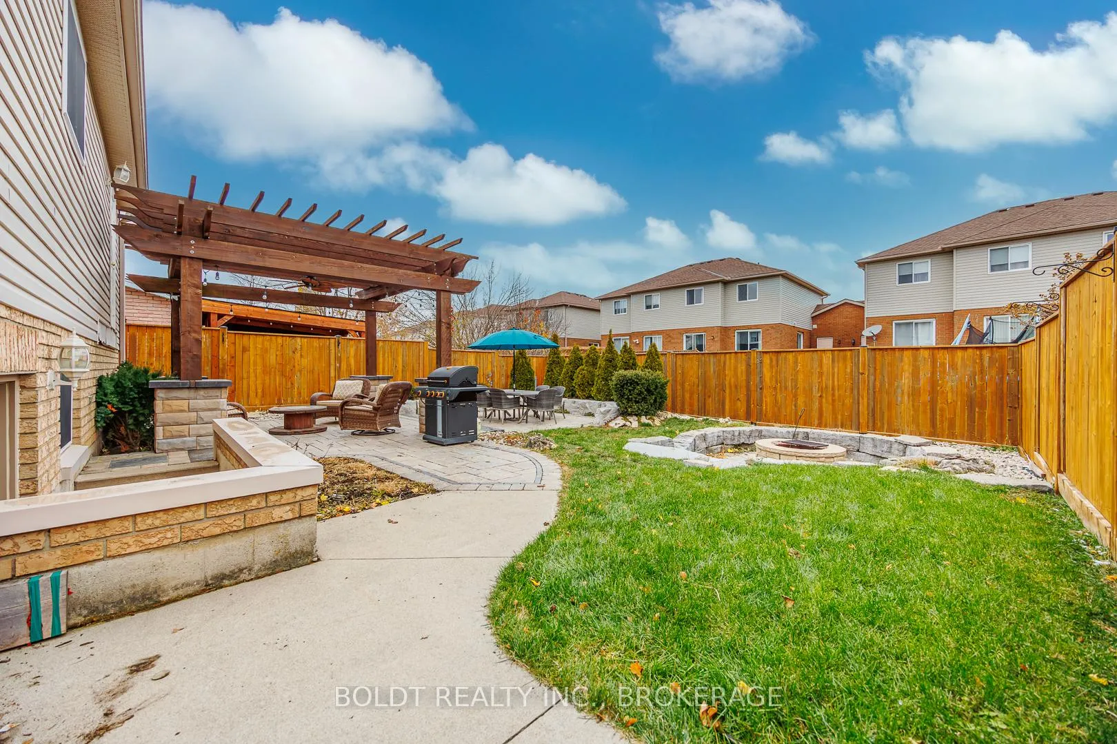 Photo 34 of 84 Confederation Avenue, Thorold, Confederation Heights — HOMEH