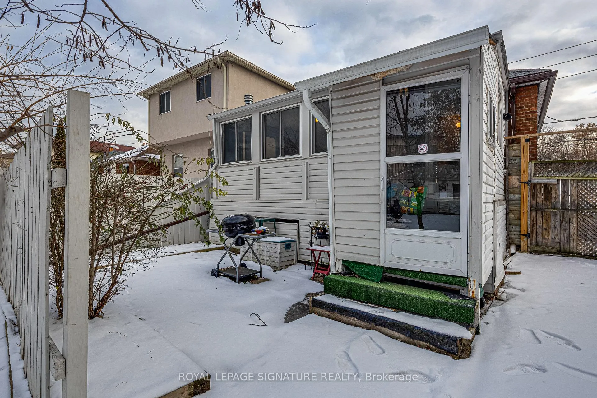 Photo 3 of 418 O' Connor Drive, Toronto, East York — HOMEH