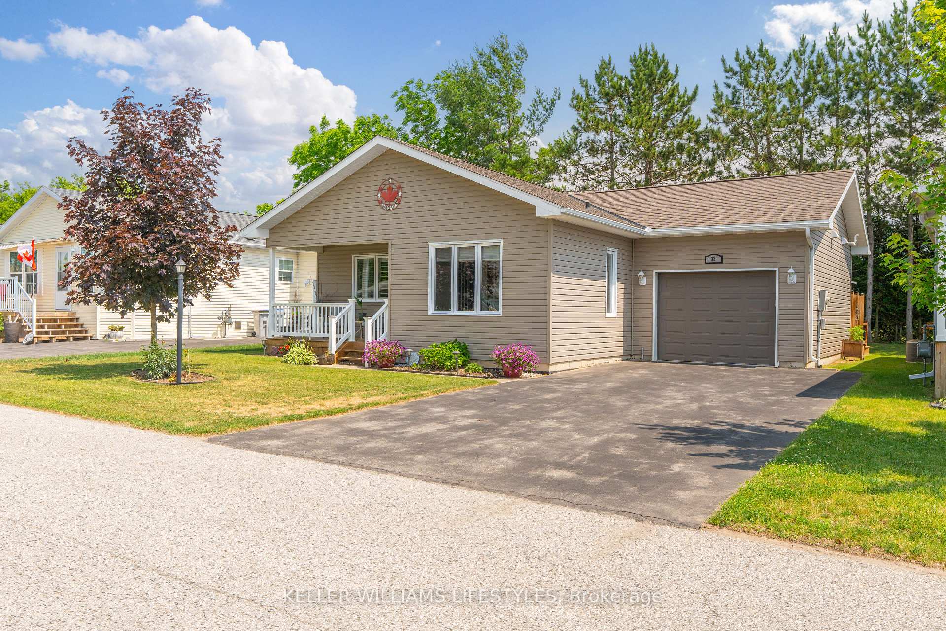 Photo 1 of 32 Bond Street, Strathroy-Caradoc, SE — HOMEH