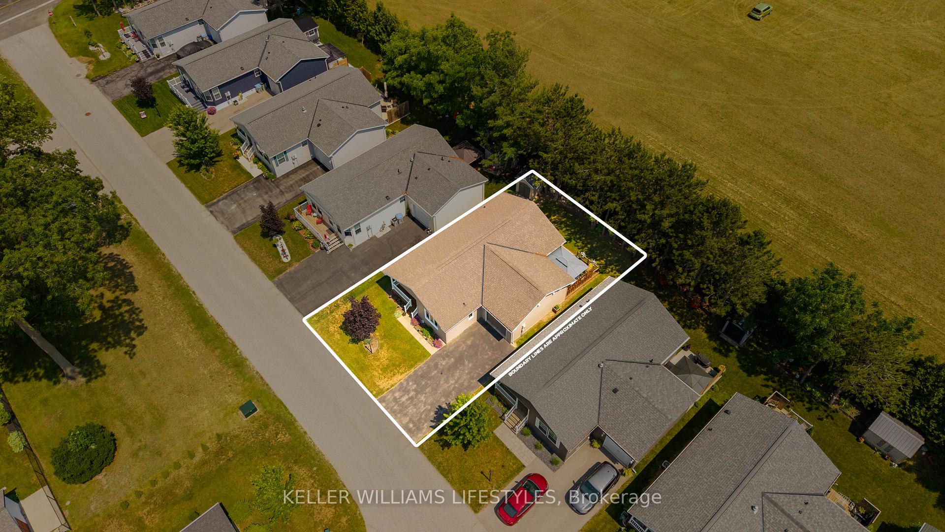Photo 4 of 32 Bond Street, Strathroy-Caradoc, SE — HOMEH