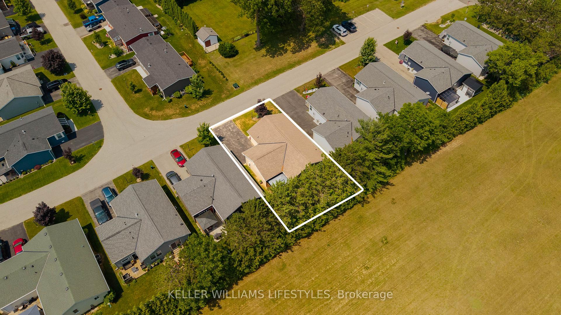 Photo 5 of 32 Bond Street, Strathroy-Caradoc, SE — HOMEH