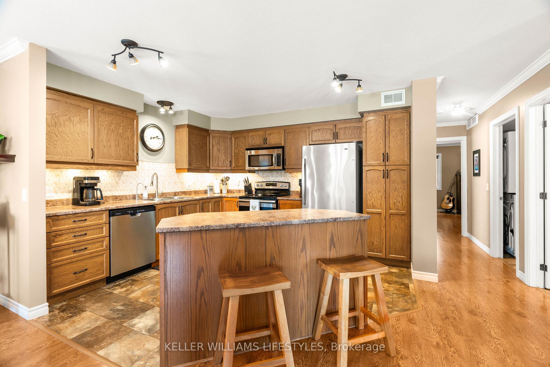 Photo 18 of 32 Bond Street, Strathroy-Caradoc, SE — HOMEH