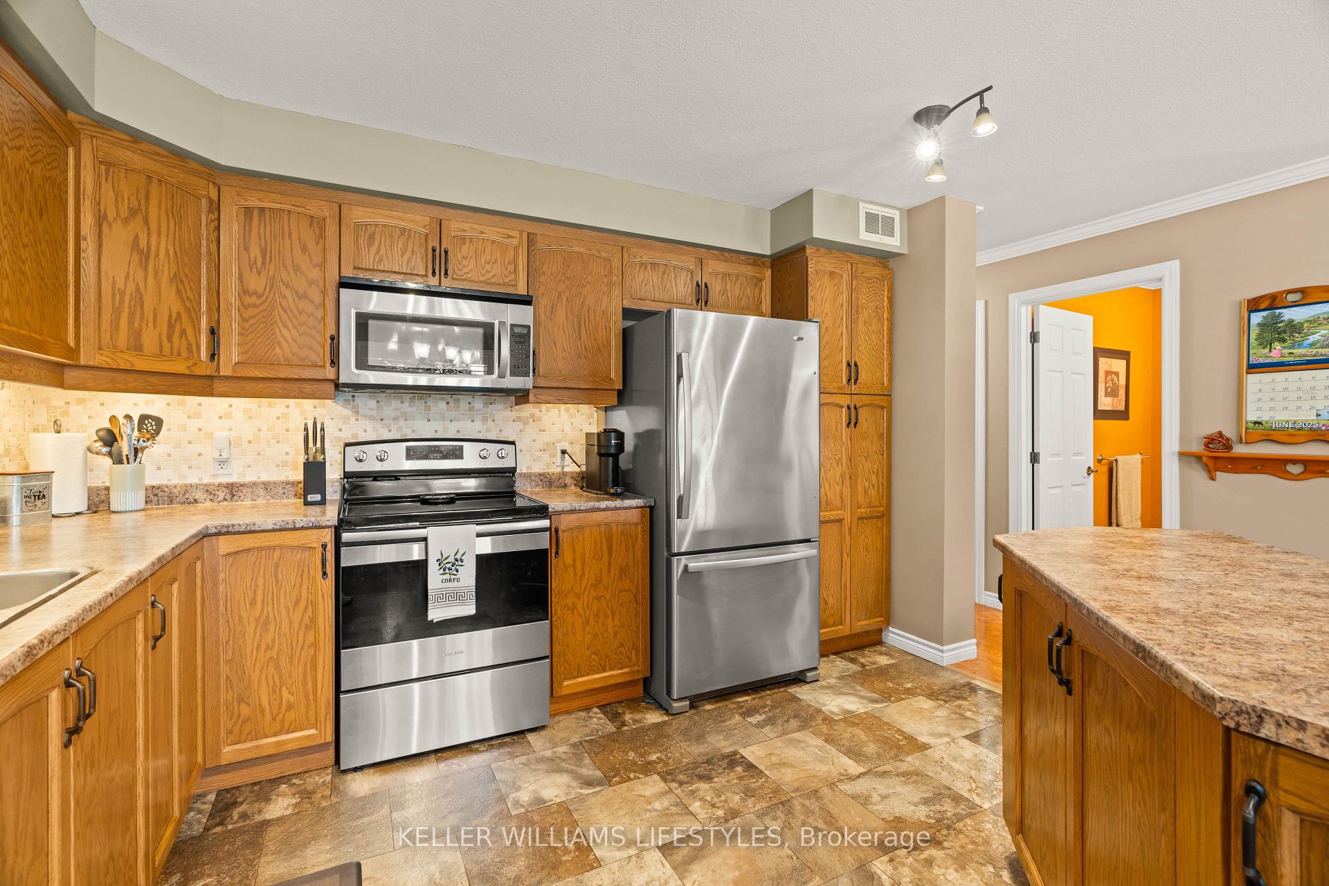 Photo 19 of 32 Bond Street, Strathroy-Caradoc, SE — HOMEH