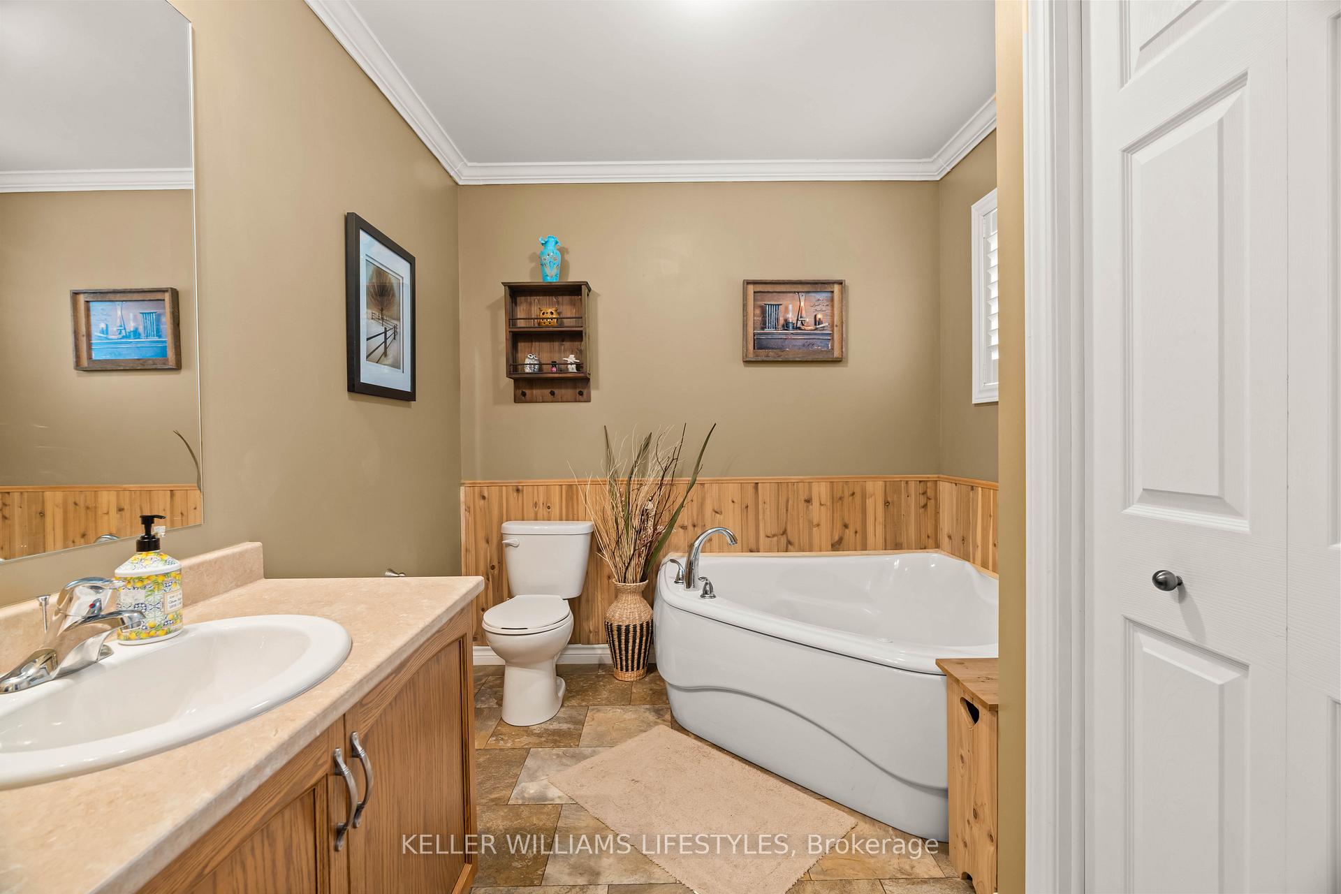Photo 25 of 32 Bond Street, Strathroy-Caradoc, SE — HOMEH