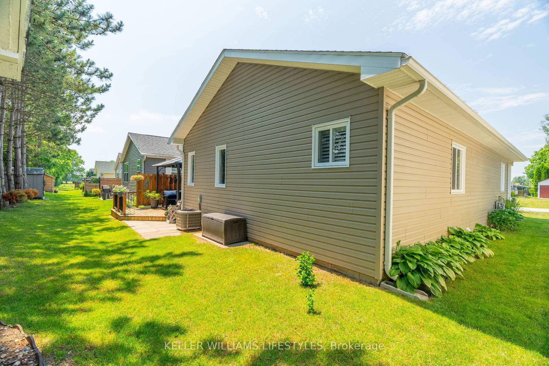 Photo 38 of 32 Bond Street, Strathroy-Caradoc, SE — HOMEH