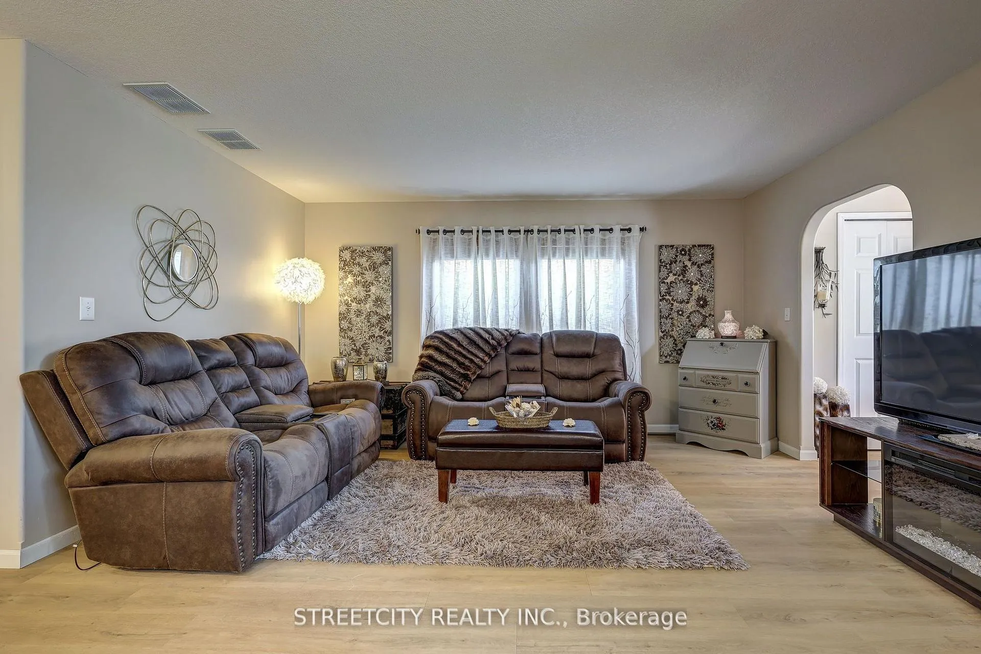 Photo 4 of 481 Richard Crescent, Strathroy-Caradoc, SE — HOMEH