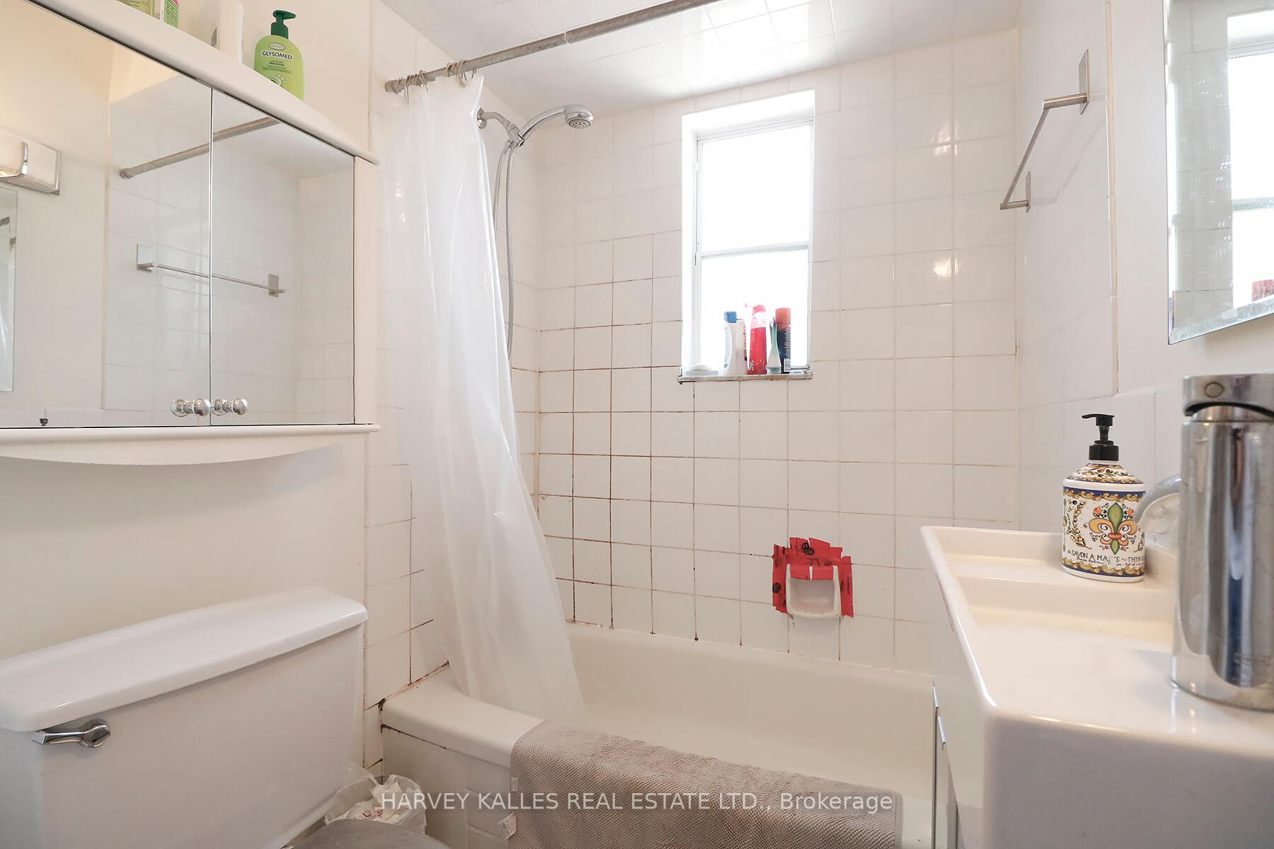 Photo 12 of Unit Upper, 95 Blythwood Road, Toronto, Mount Pleasant East — HOMEH