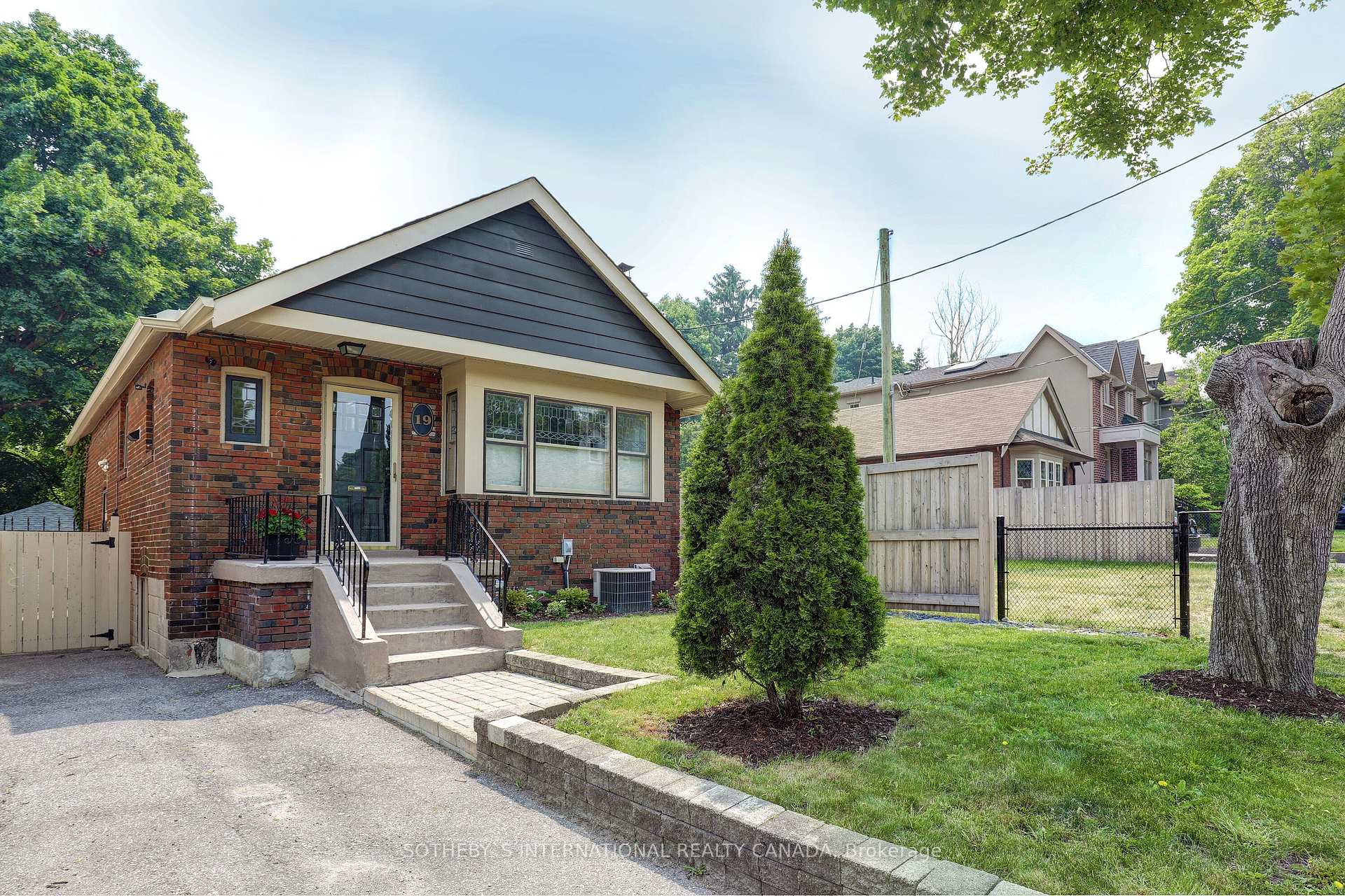 Photo 1 of 19 Southvale Drive, Toronto, Leaside — HOMEH