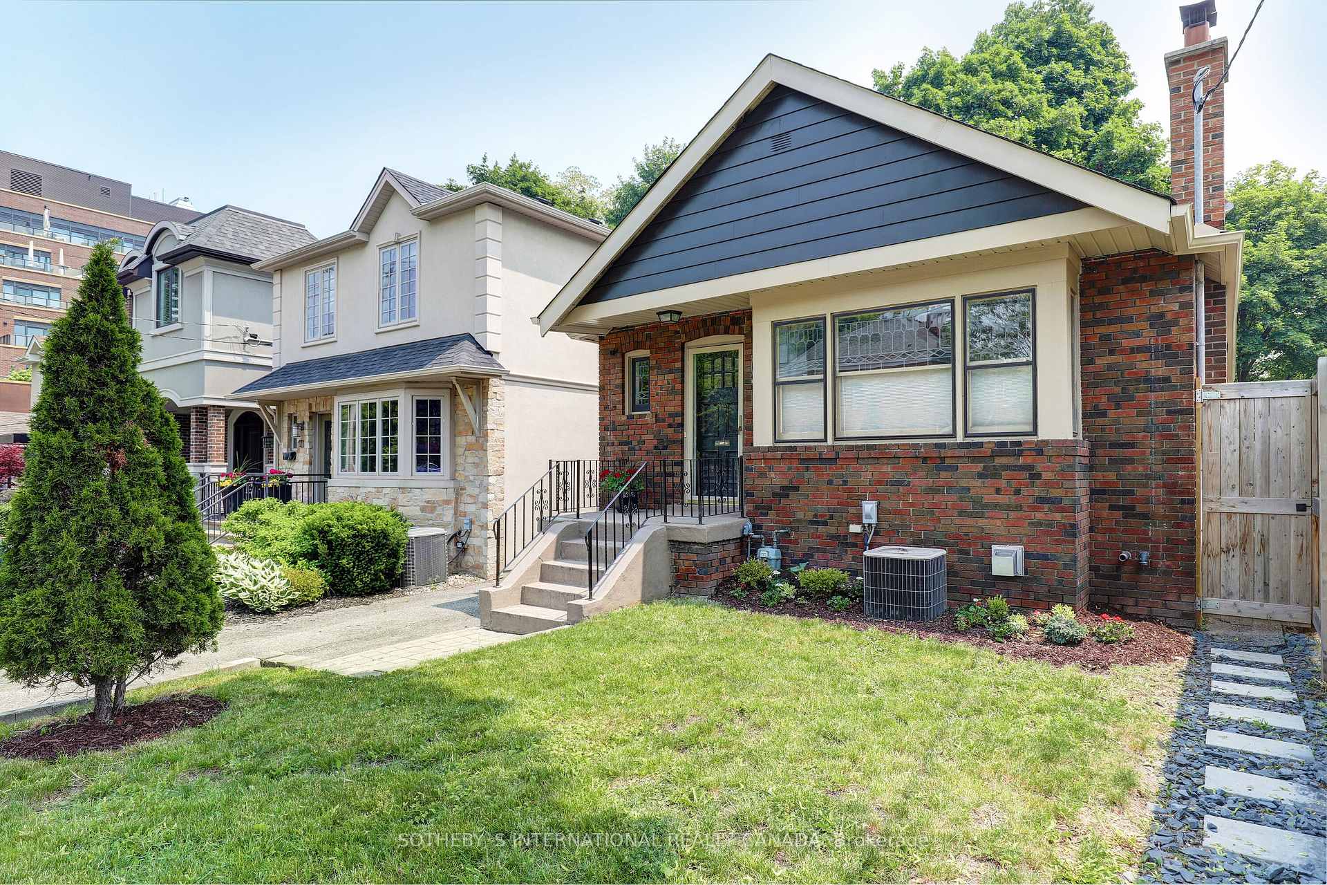 Photo 2 of 19 Southvale Drive, Toronto, Leaside — HOMEH