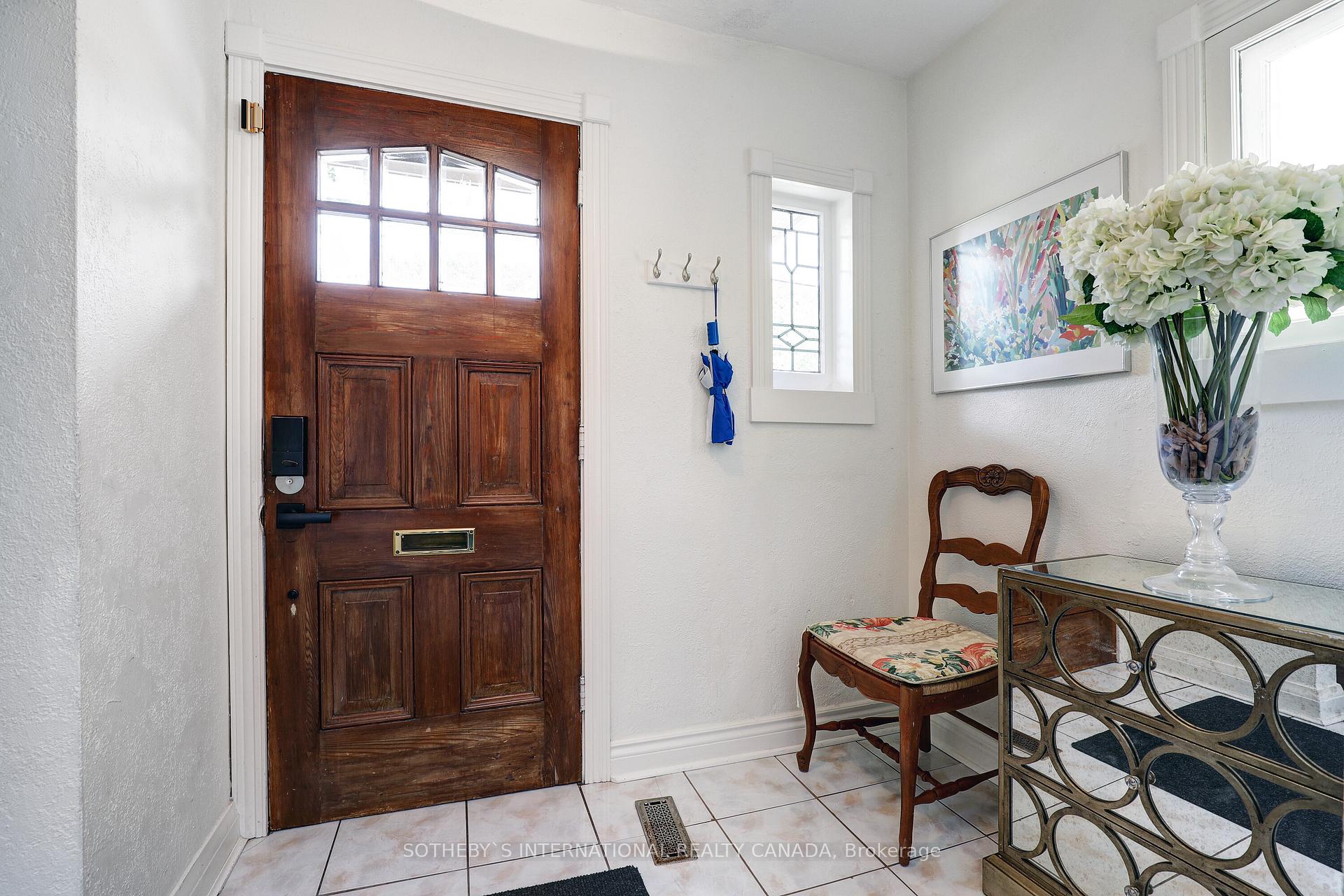 Photo 4 of 19 Southvale Drive, Toronto, Leaside — HOMEH