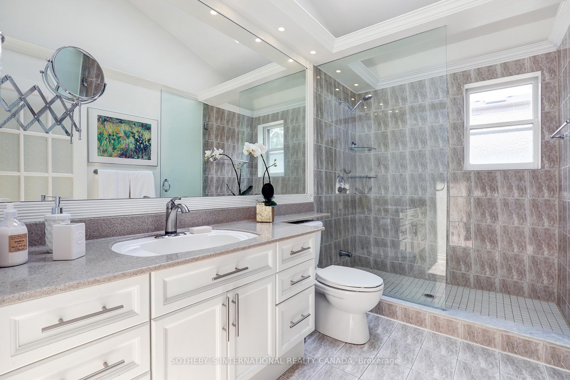 Photo 13 of 19 Southvale Drive, Toronto, Leaside — HOMEH