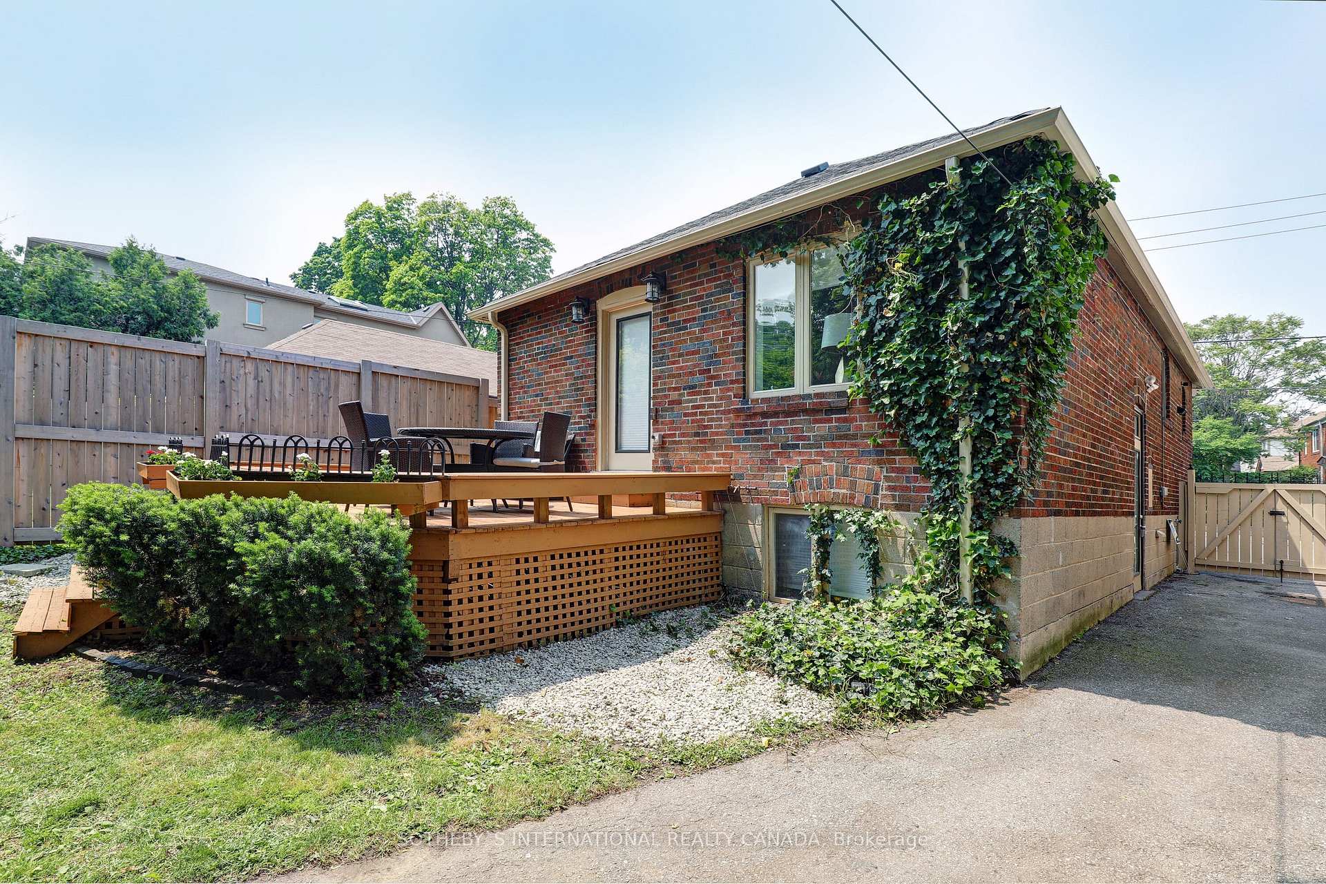 Photo 30 of 19 Southvale Drive, Toronto, Leaside — HOMEH
