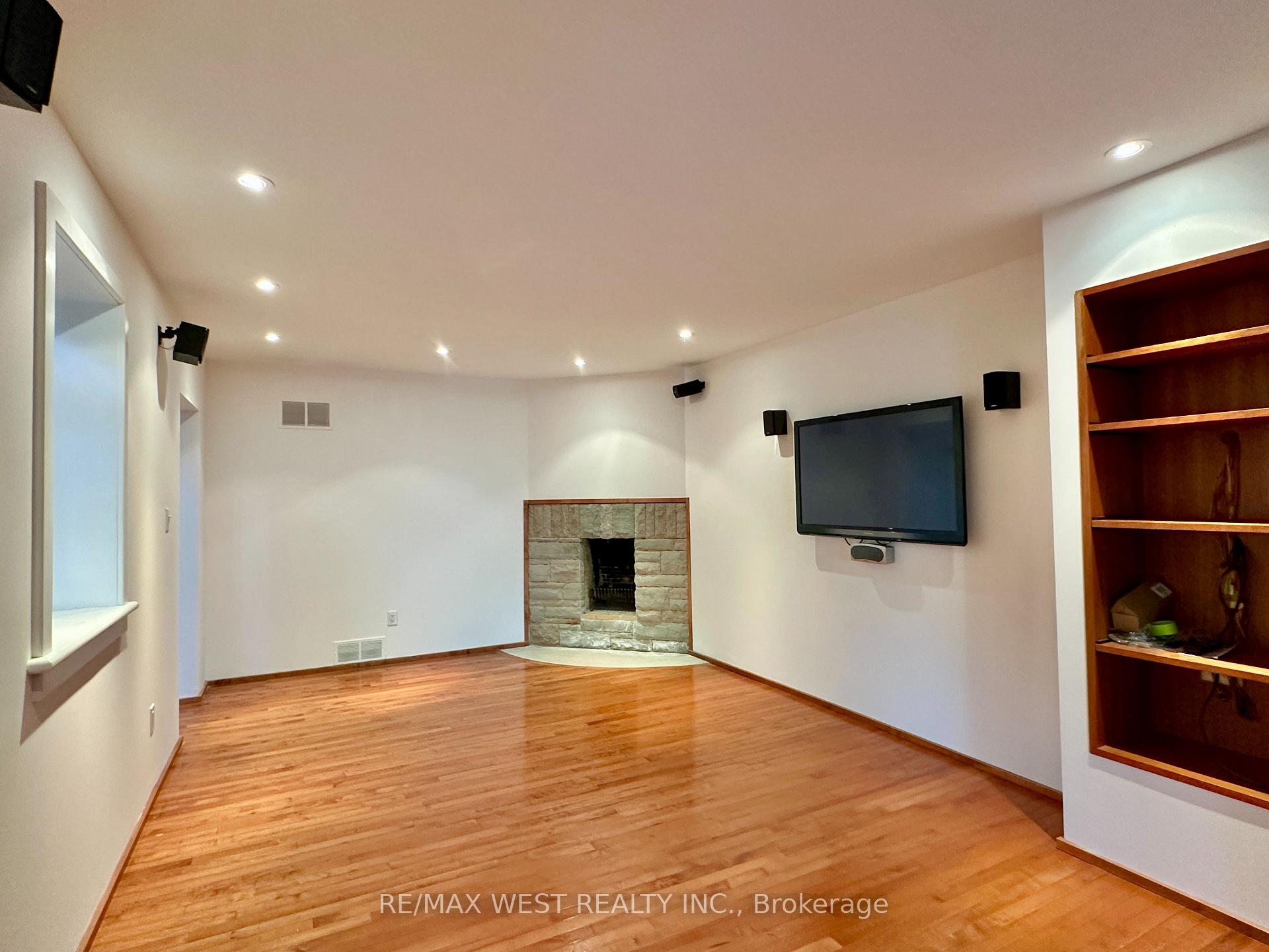 Photo 12 of 23 South Drive, Toronto, Rosedale-Moore Park — HOMEH