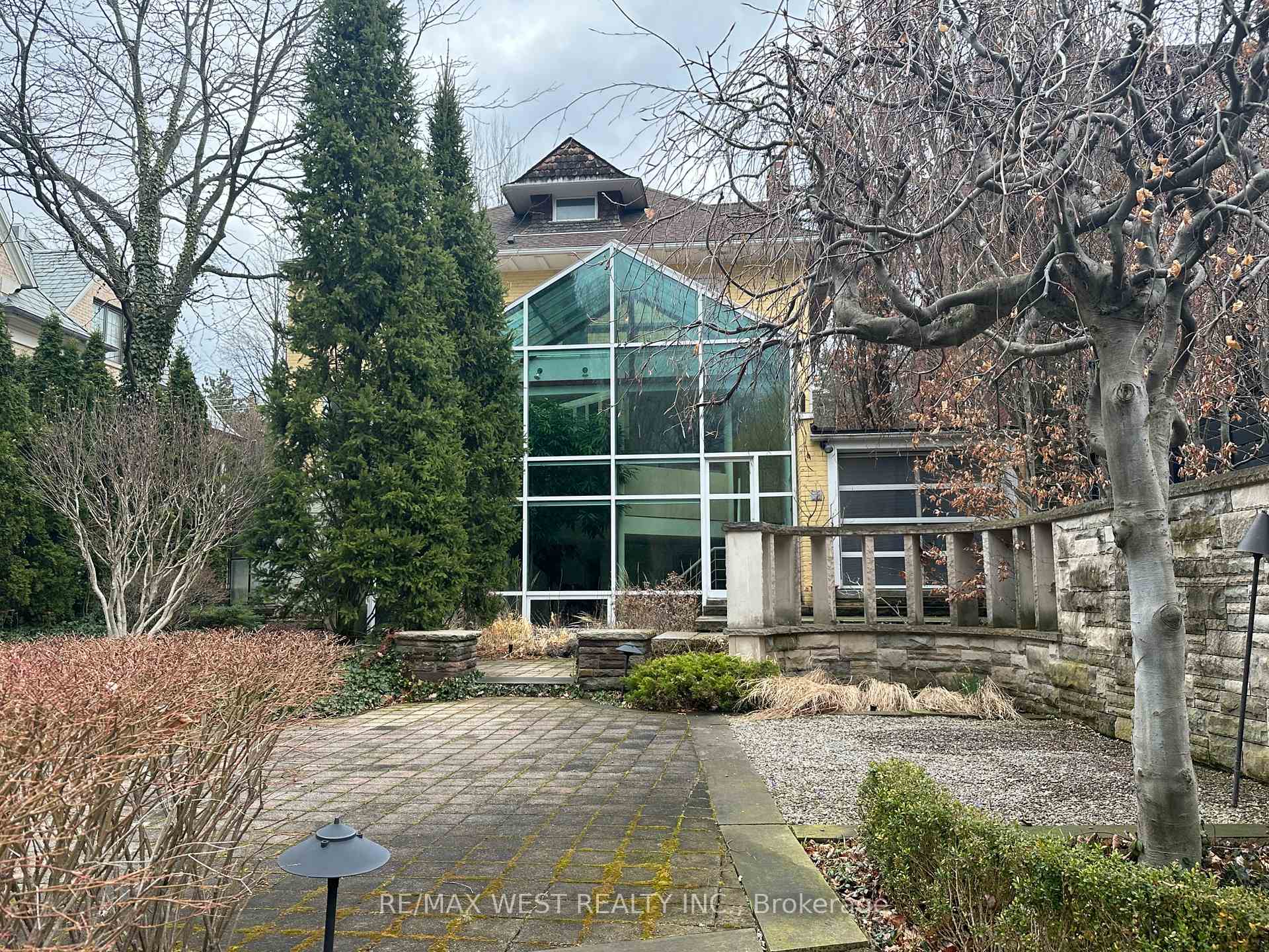 Photo 18 of 23 South Drive, Toronto, Rosedale-Moore Park — HOMEH