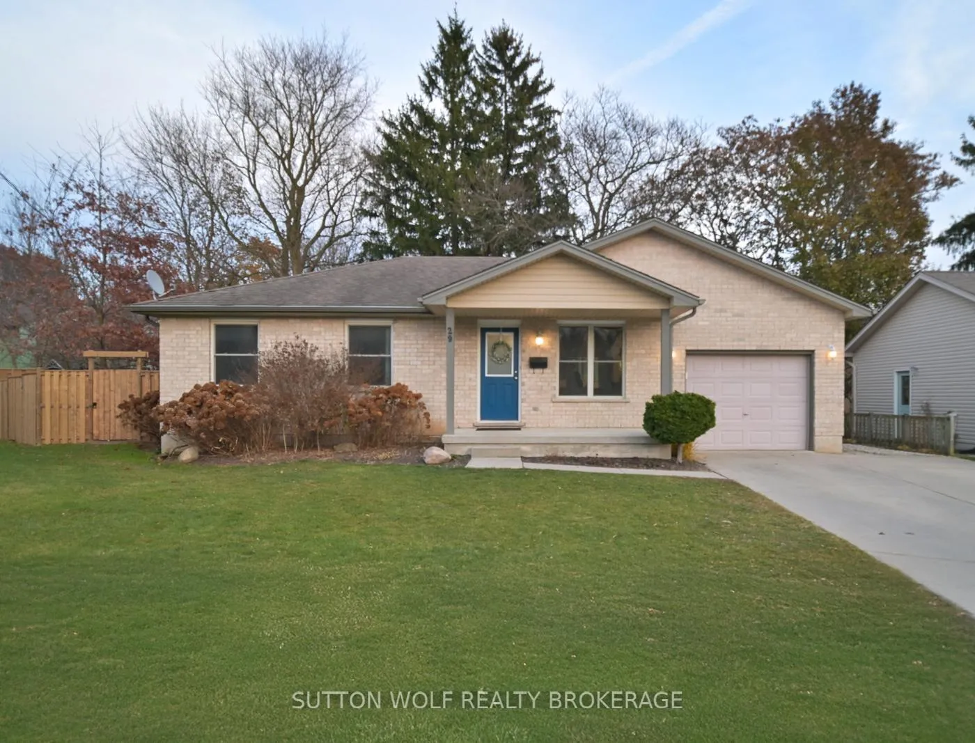 Photo 1 of 29 Pittao Place, Strathroy-Caradoc, NE — HOMEH