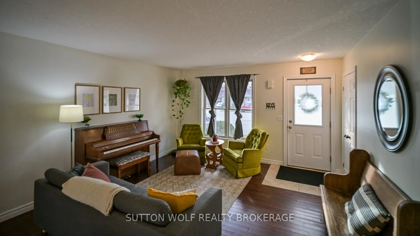 Photo 2 of 29 Pittao Place, Strathroy-Caradoc, NE — HOMEH